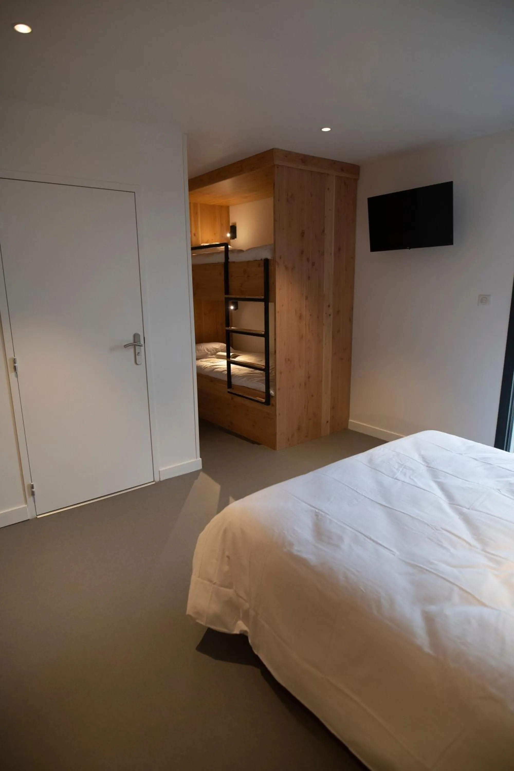 Photo of the whole room, Bed in L'Orée des Sources