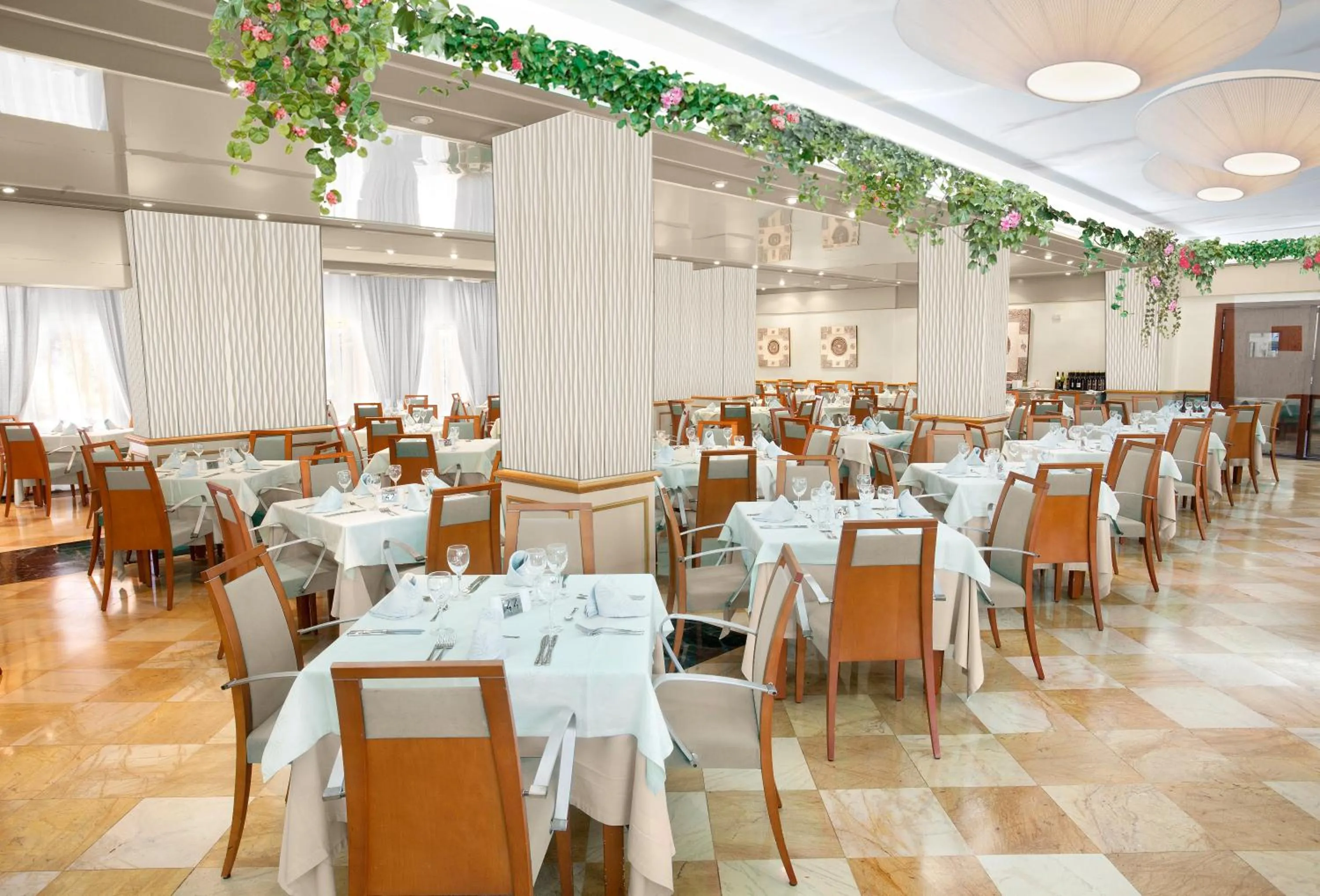 Restaurant/places to eat in Ona Palmira Paradise Paguera