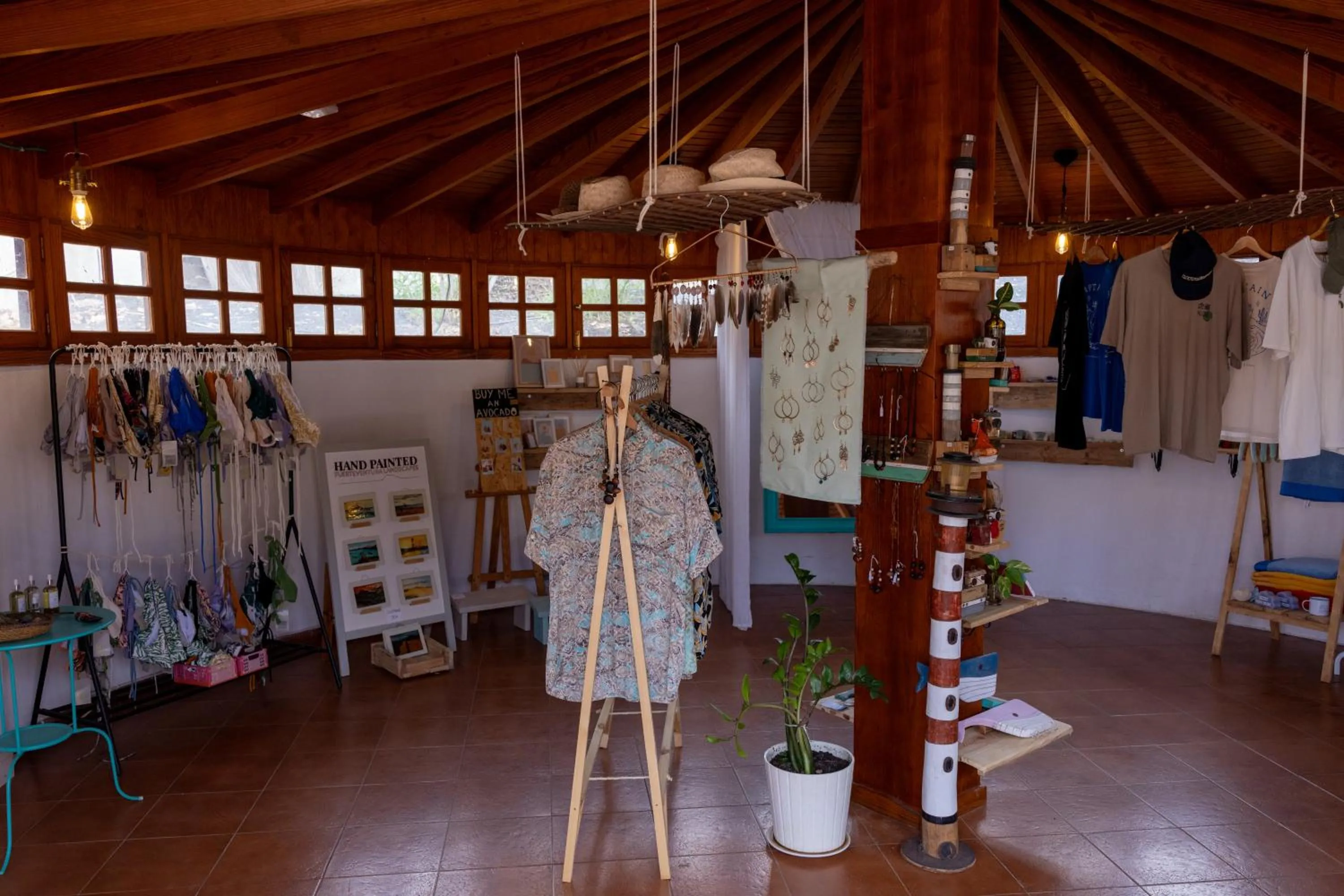 On-site shops in Fuentepark Apartments