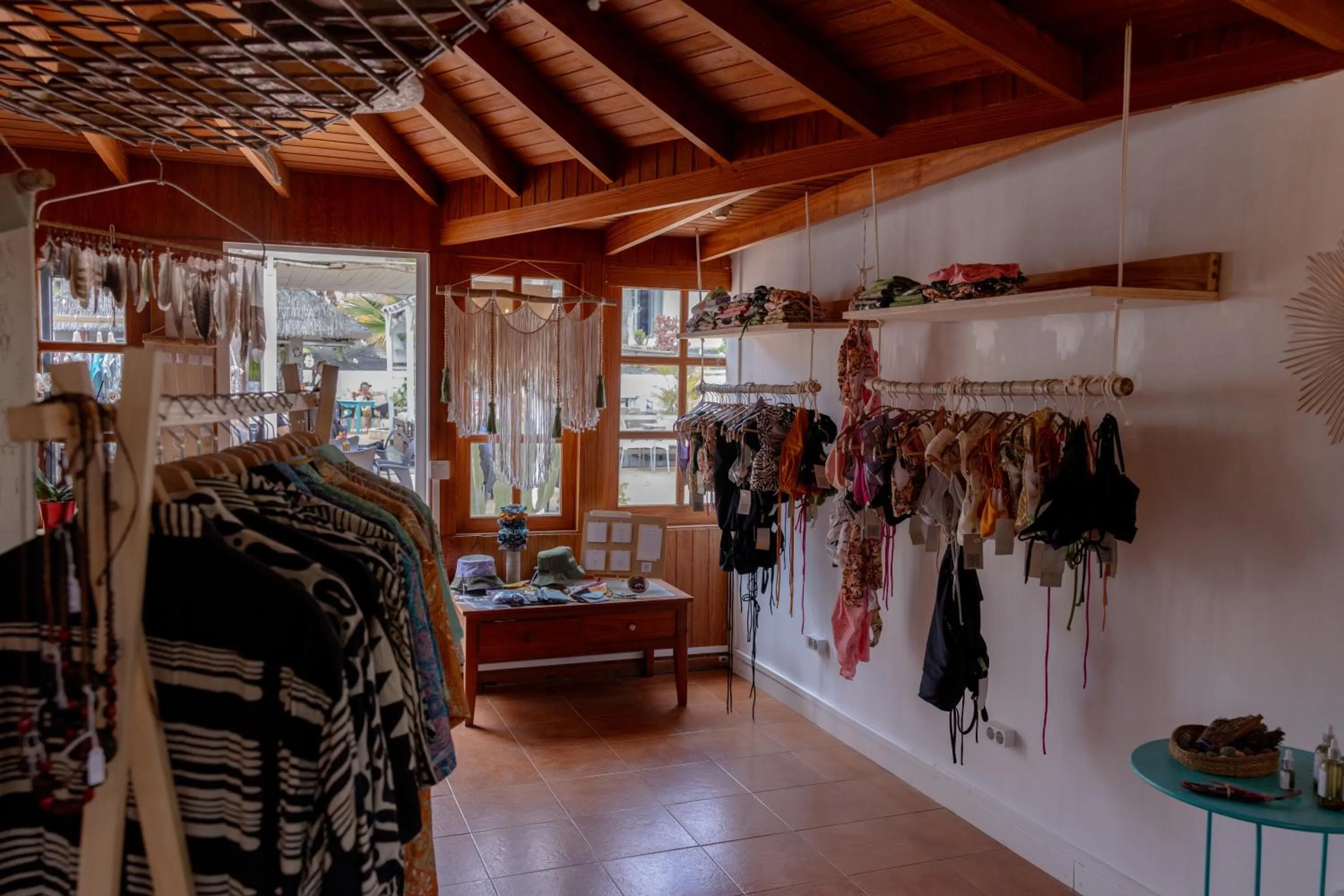 On-site shops in Fuentepark Apartments