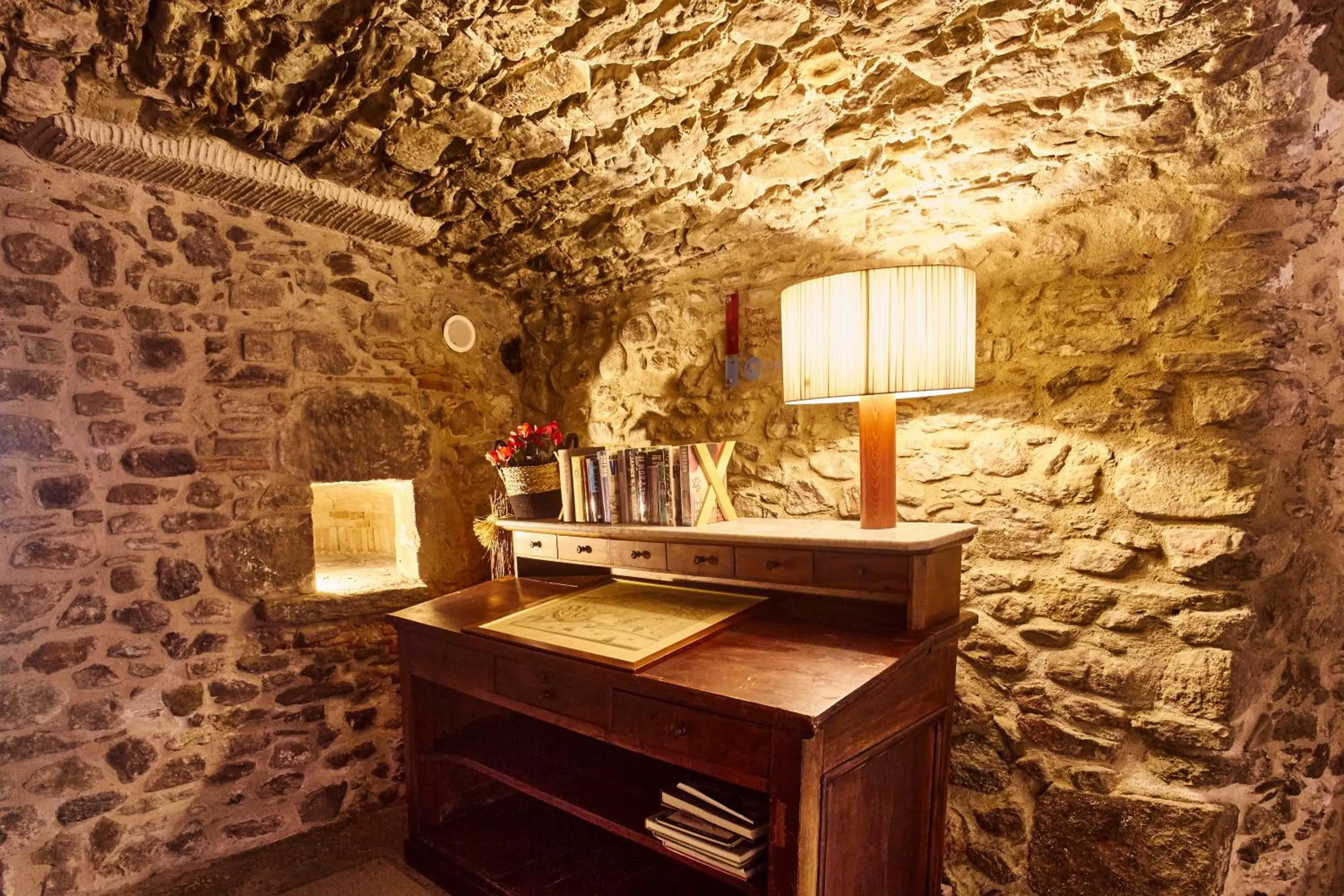 Decorative detail in Arcs De Monells - Adults Only