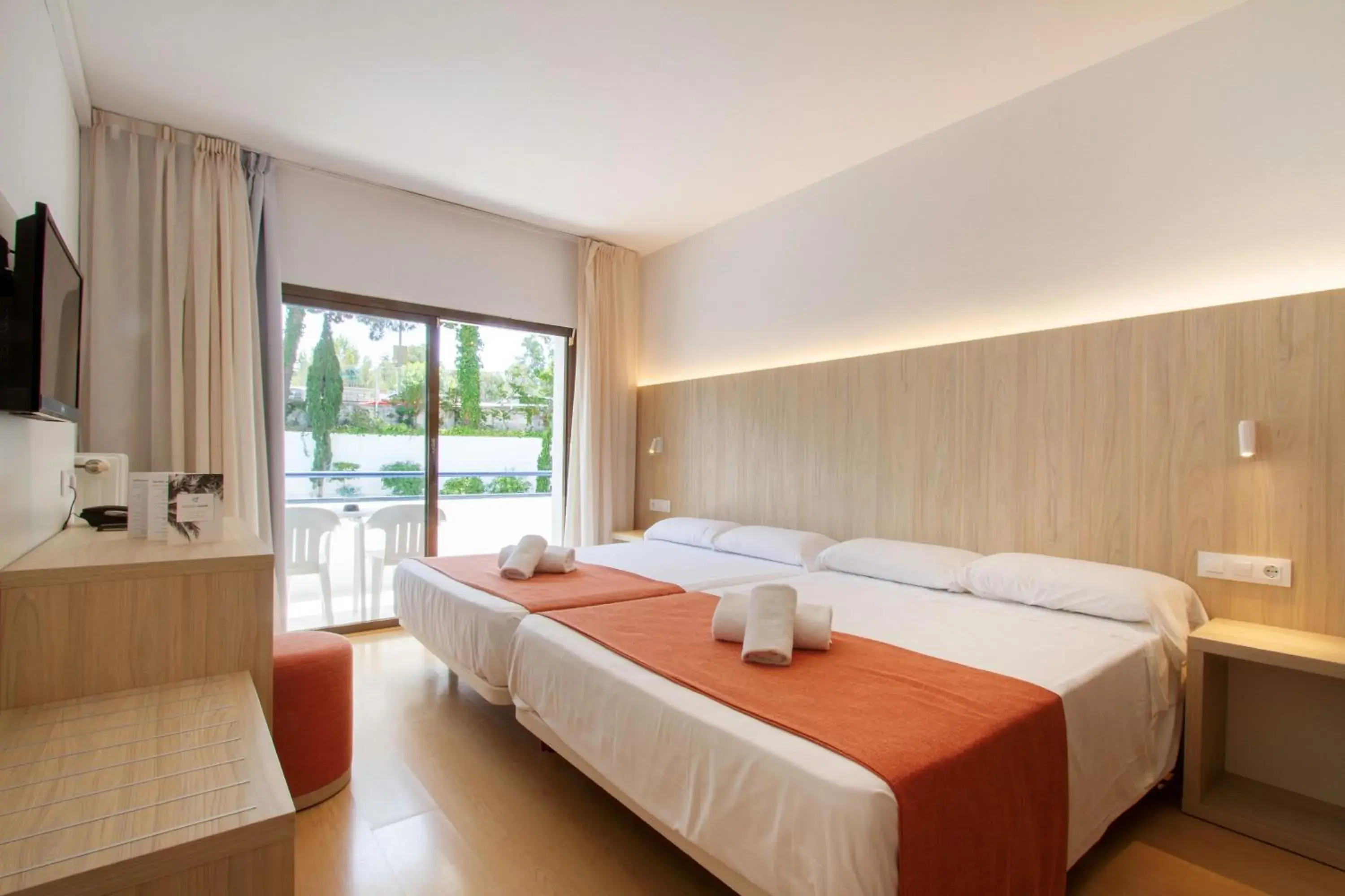 Photo of the whole room, Bed in Hotel Gran Garbi & AquaSplash Photo of the whole room, Bed in Hotel Gran Garbi & AquaSplash