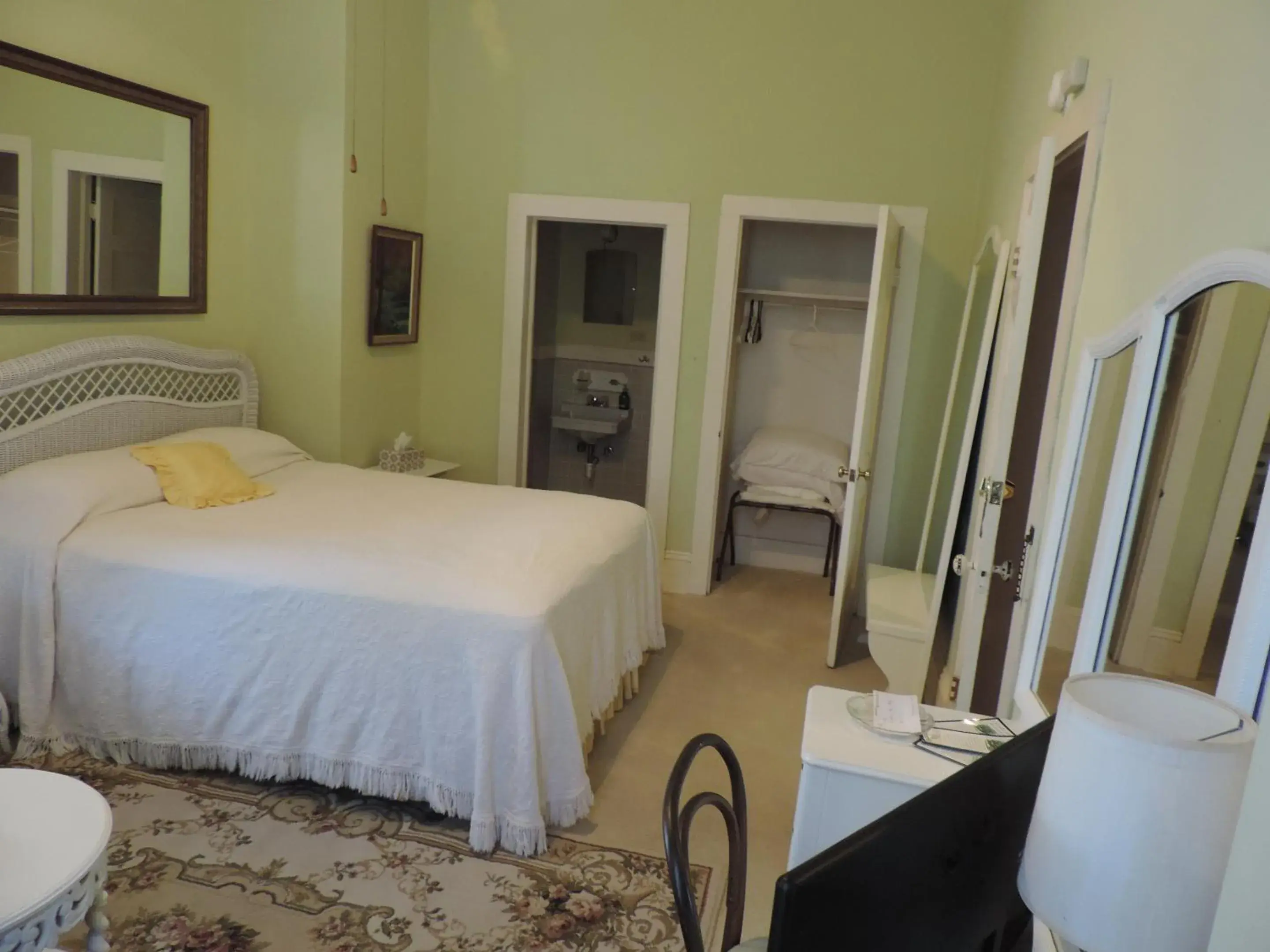 Bedroom in Franklin Terrace Bed and Breakfast Bedroom in Franklin Terrace Bed and Breakfast