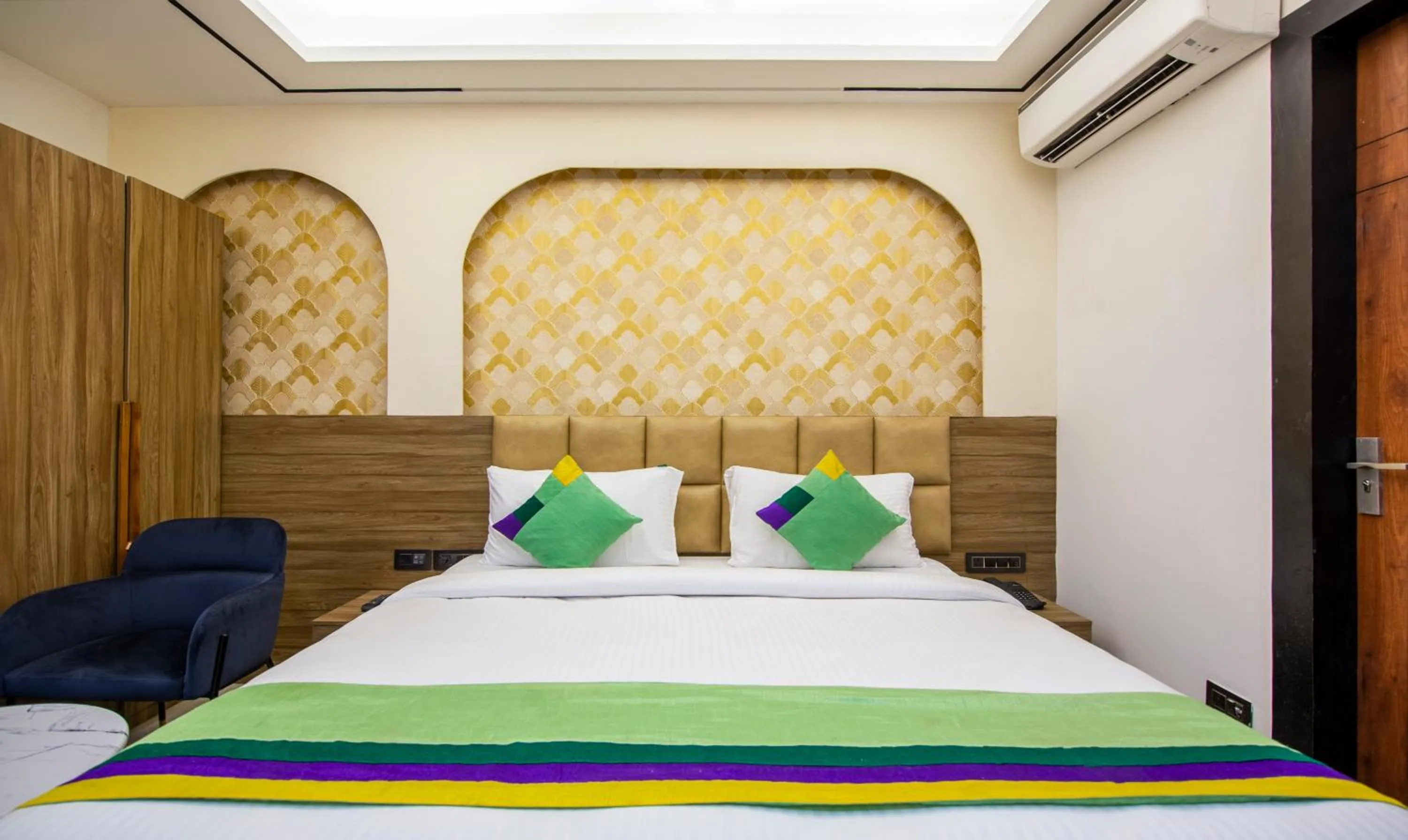 Bed in Treebo Trend The Armani