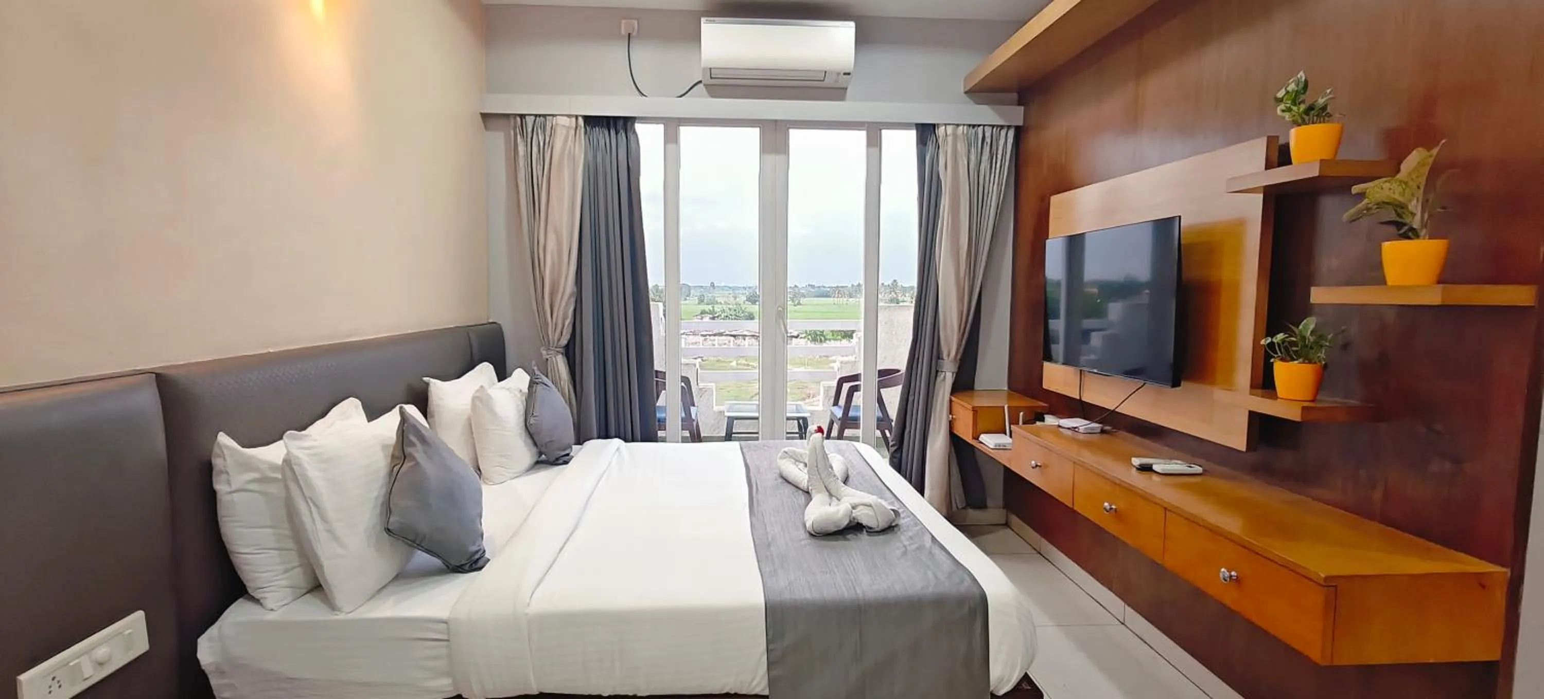 Bed in PGC Chennai Resort & Club By SSS