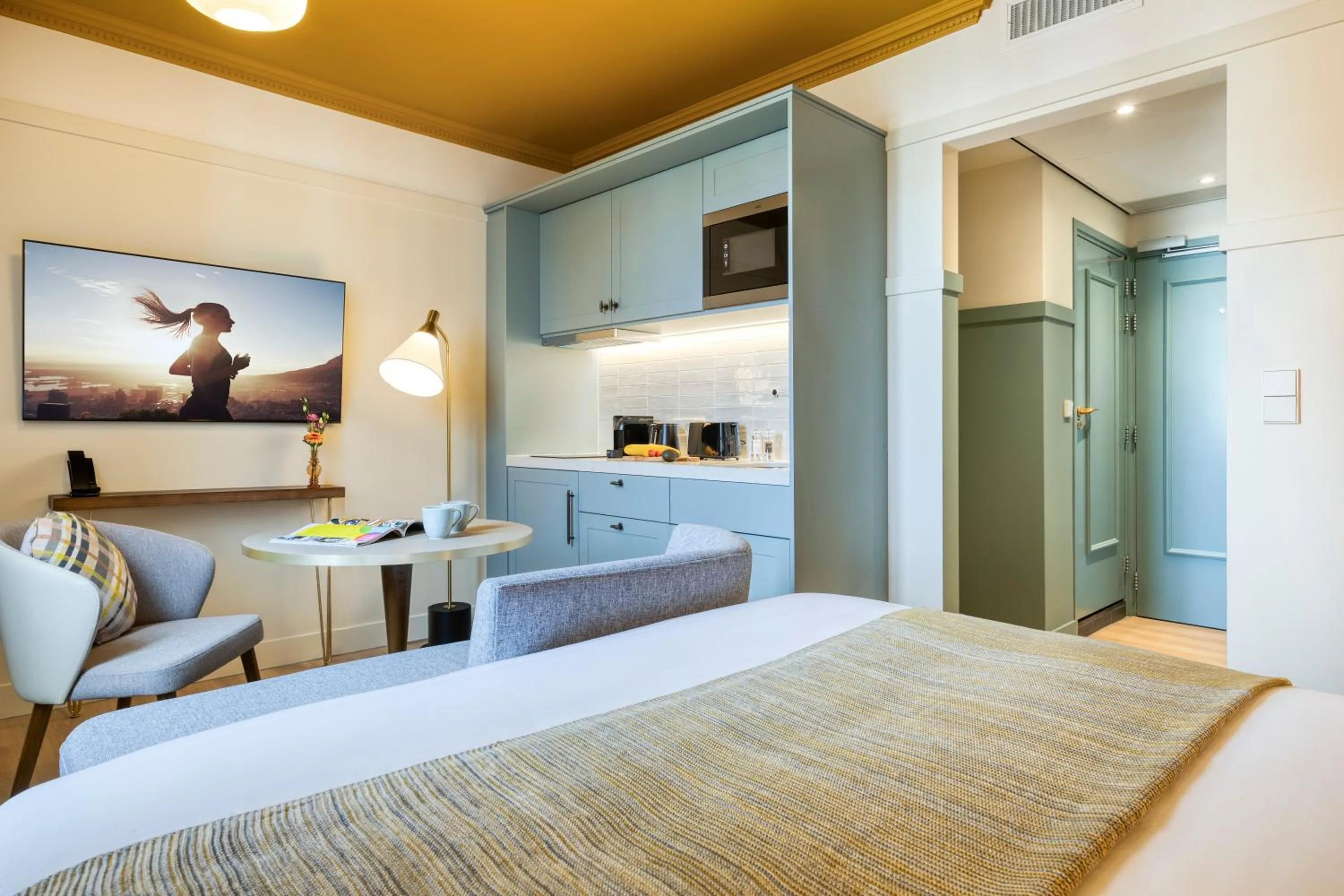 Bed in Citadines Canal Amsterdam