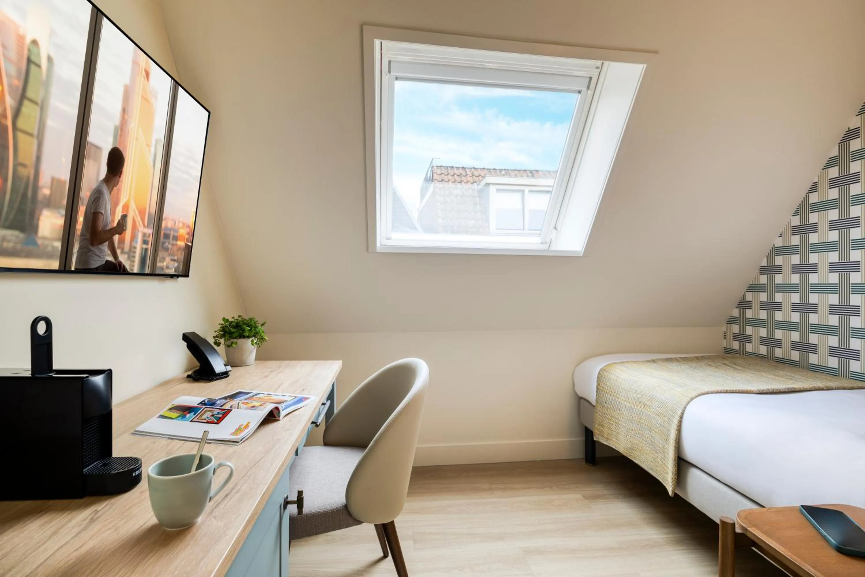 Bed in Citadines Canal Amsterdam