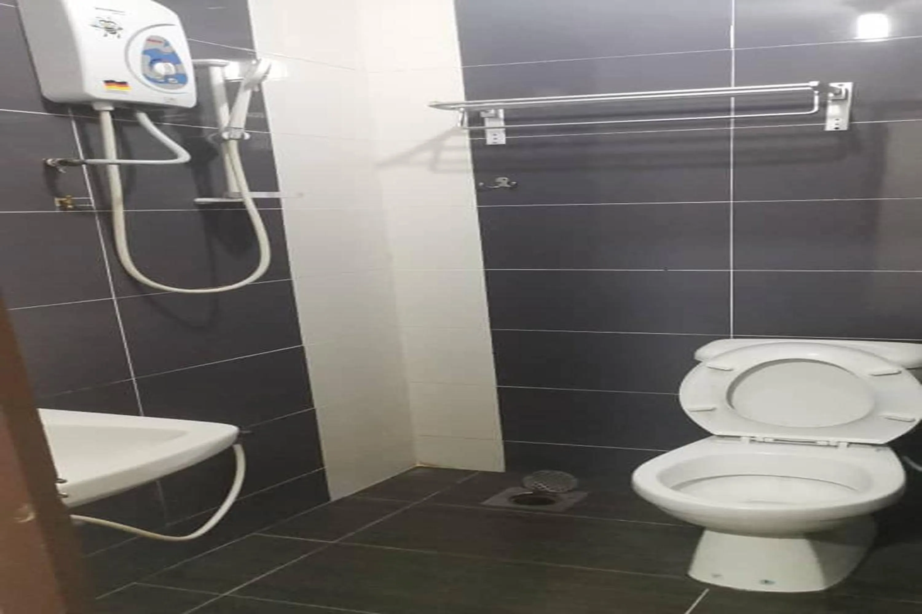 Shower in Q Hotel Temerloh