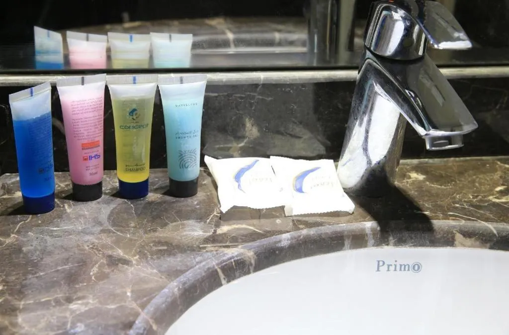 Bathroom in Snood Al Azama Hotel