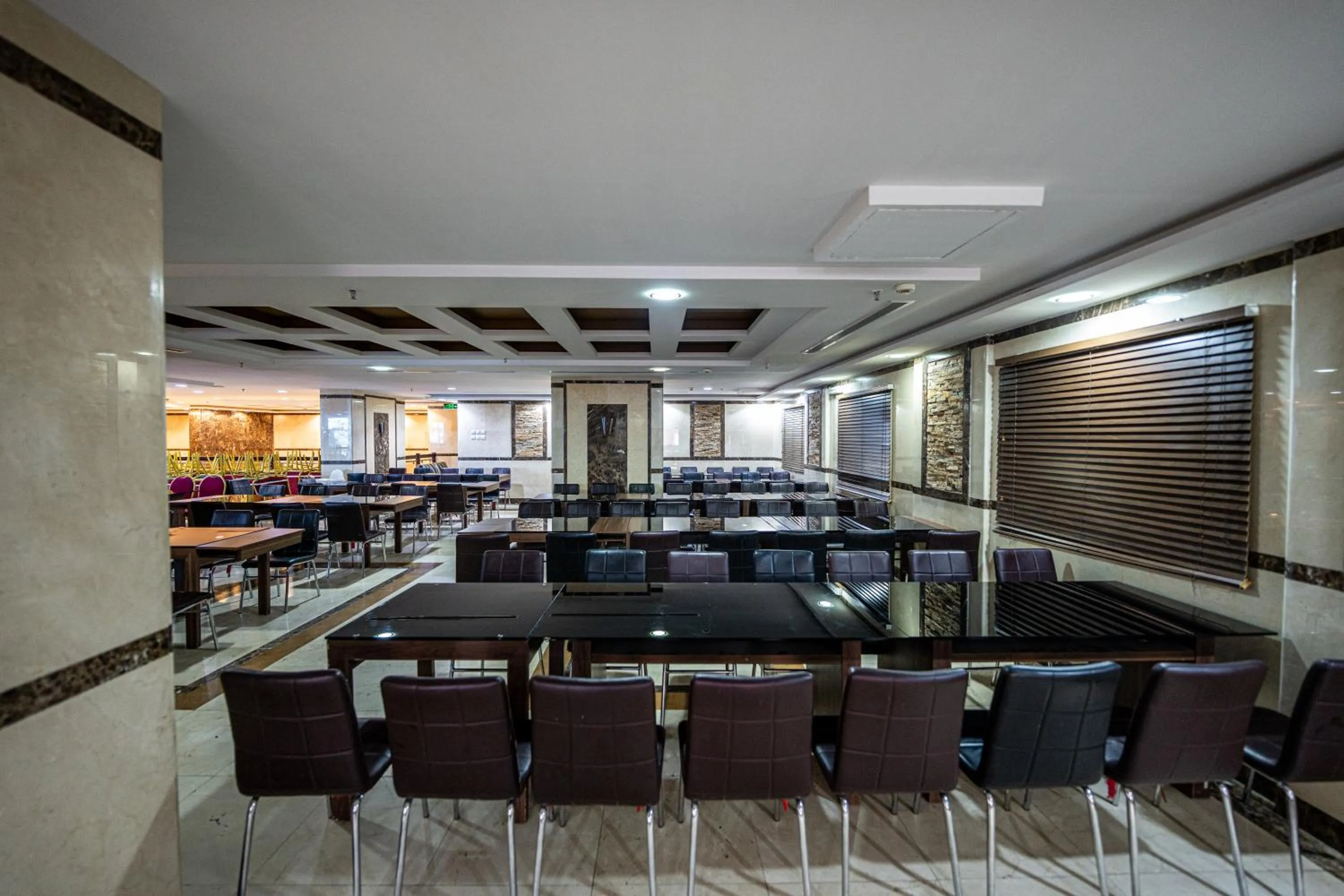 Restaurant/places to eat in Snood Al Azama Hotel