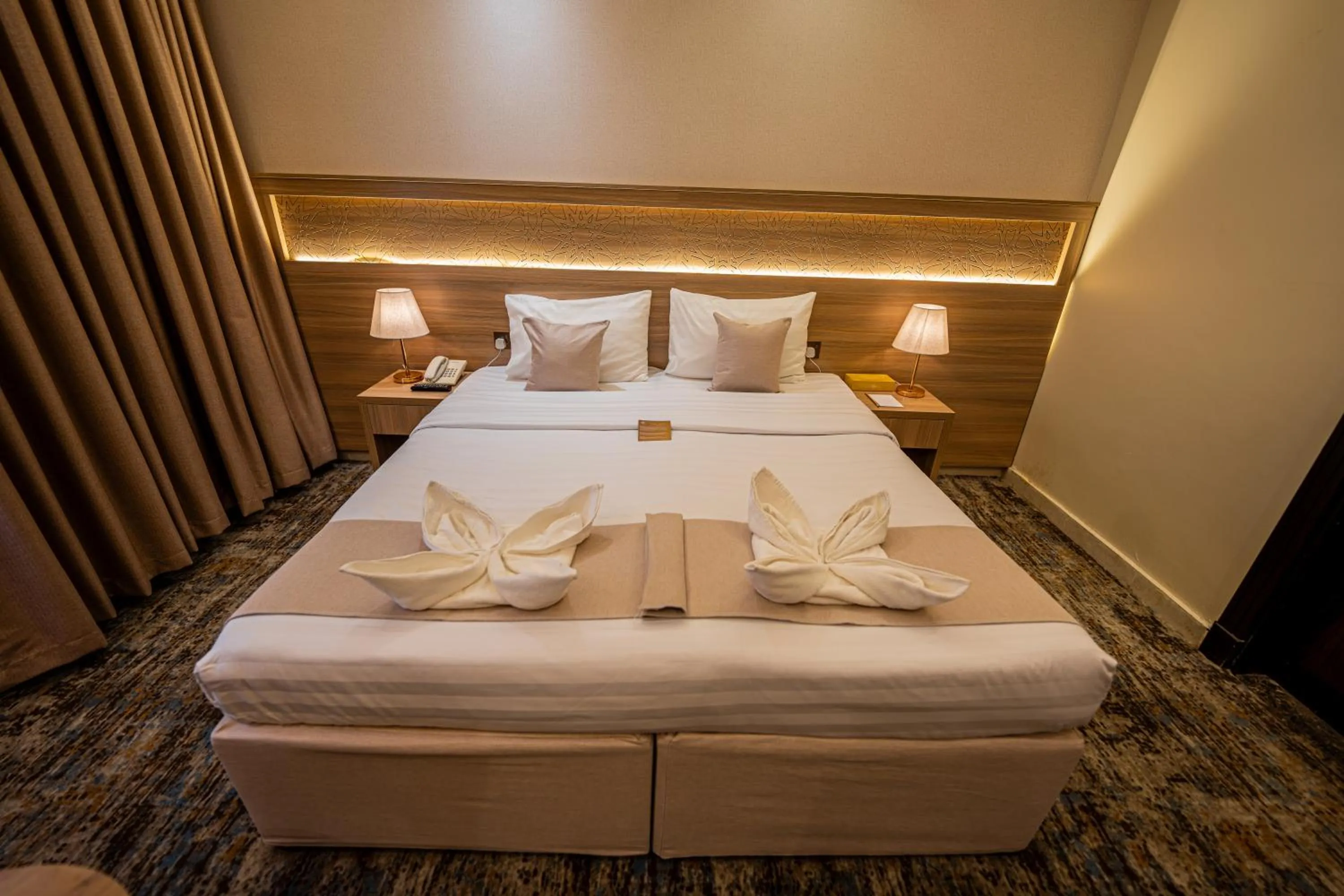 Bed in Snood Al Azama Hotel