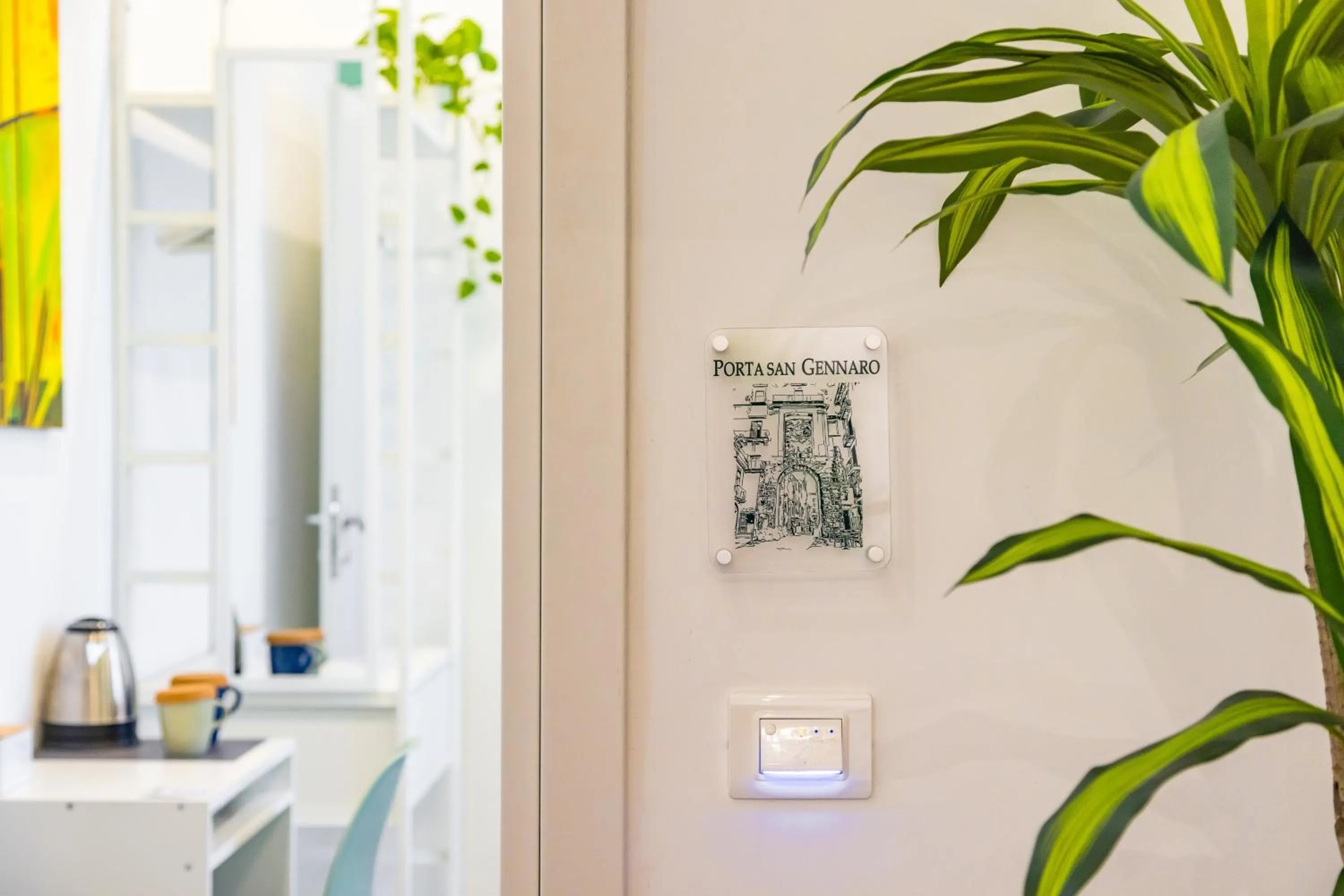 Decorative detail in Le Porte di Partenope