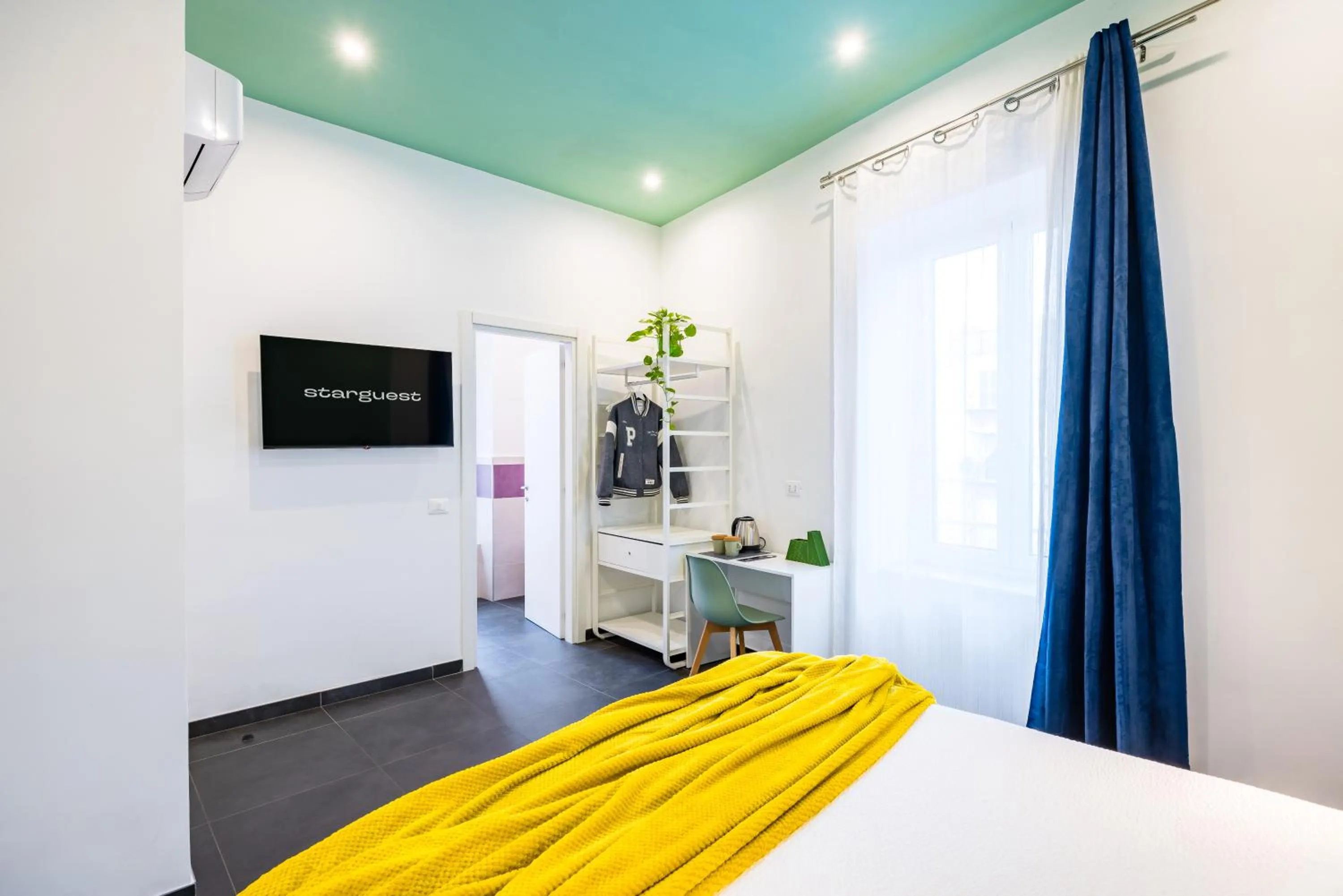 Photo of the whole room, Bed in Le Porte di Partenope