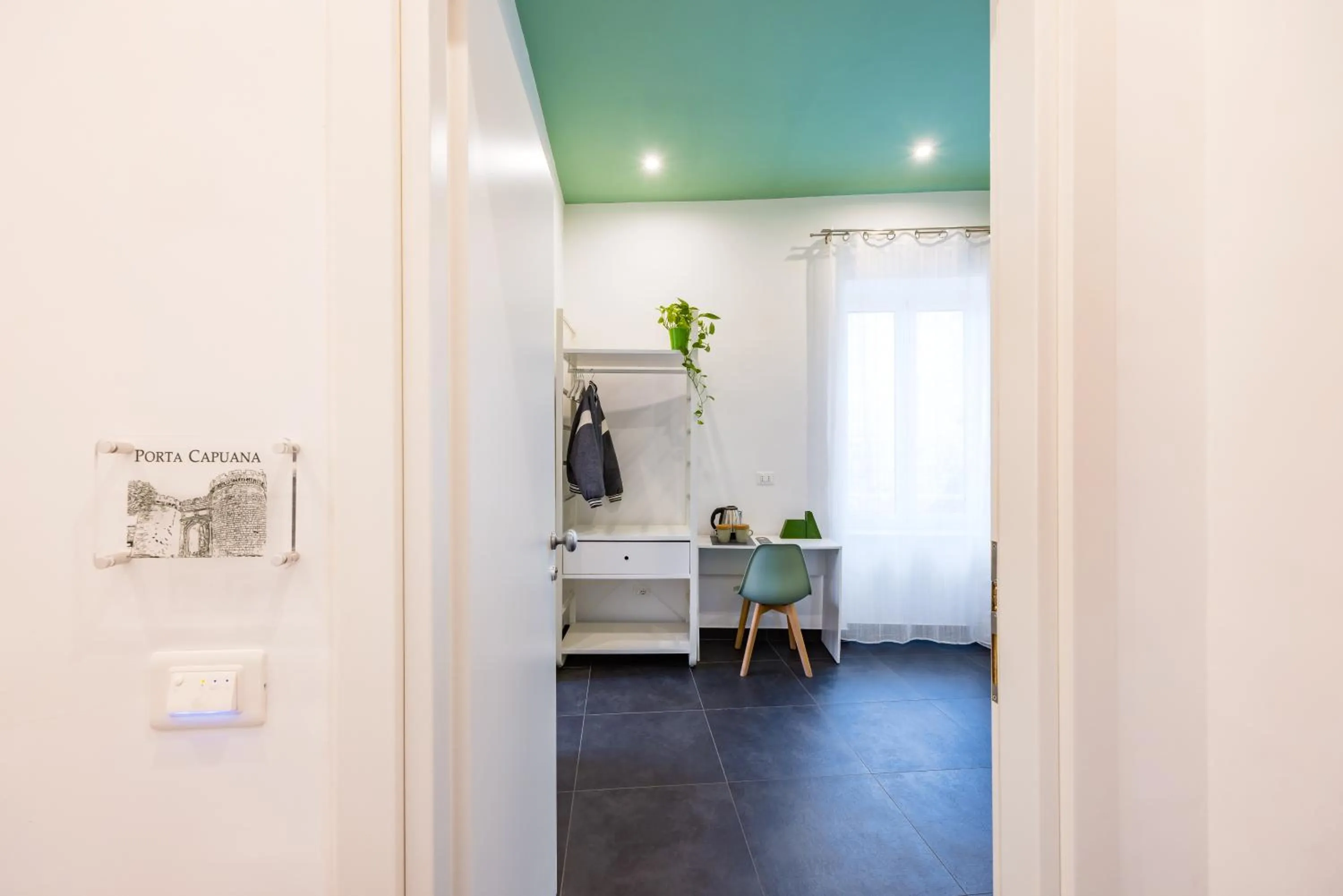 Decorative detail in Le Porte di Partenope