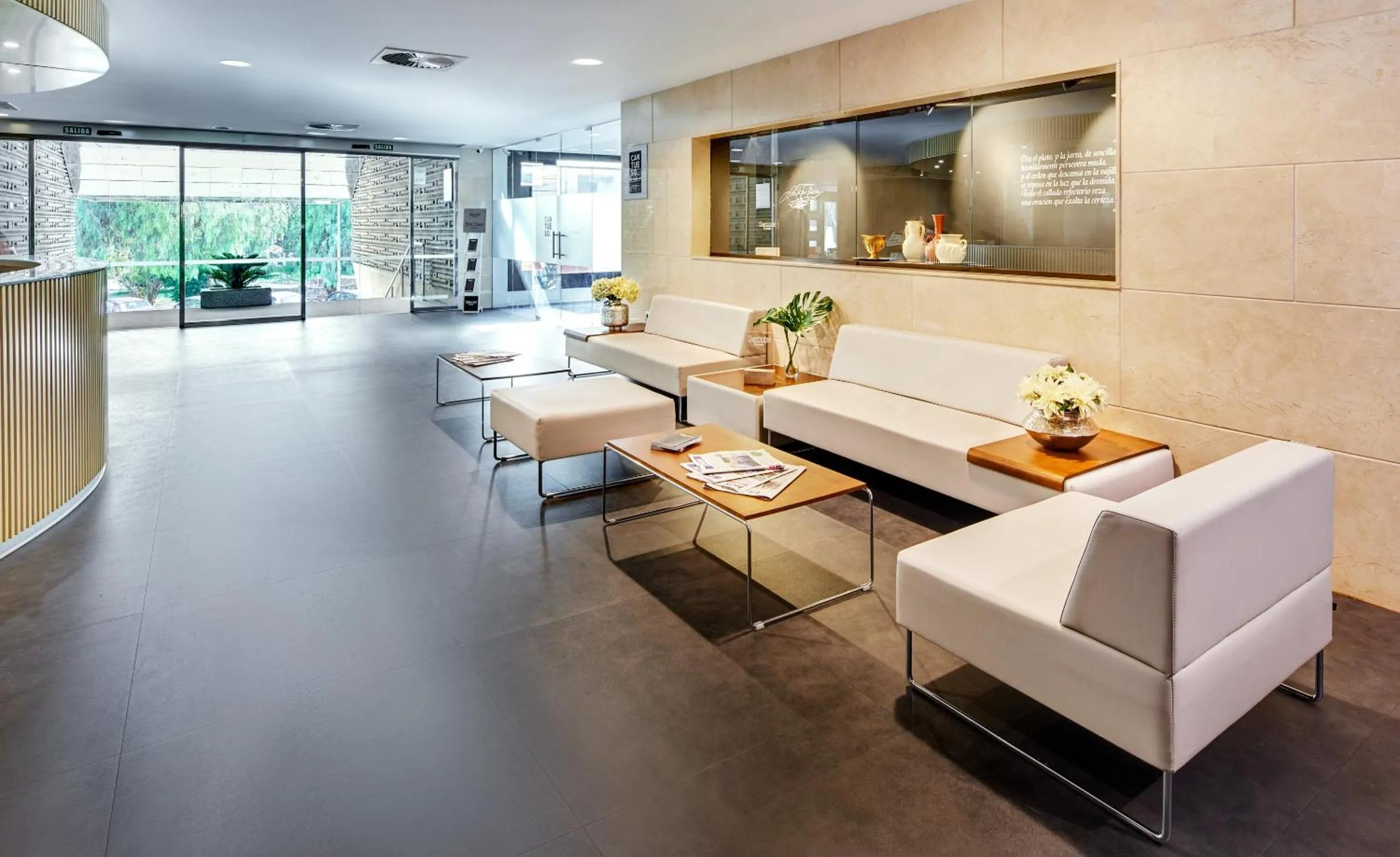 Lobby or reception in Sercotel Gran Hotel Zurbarán