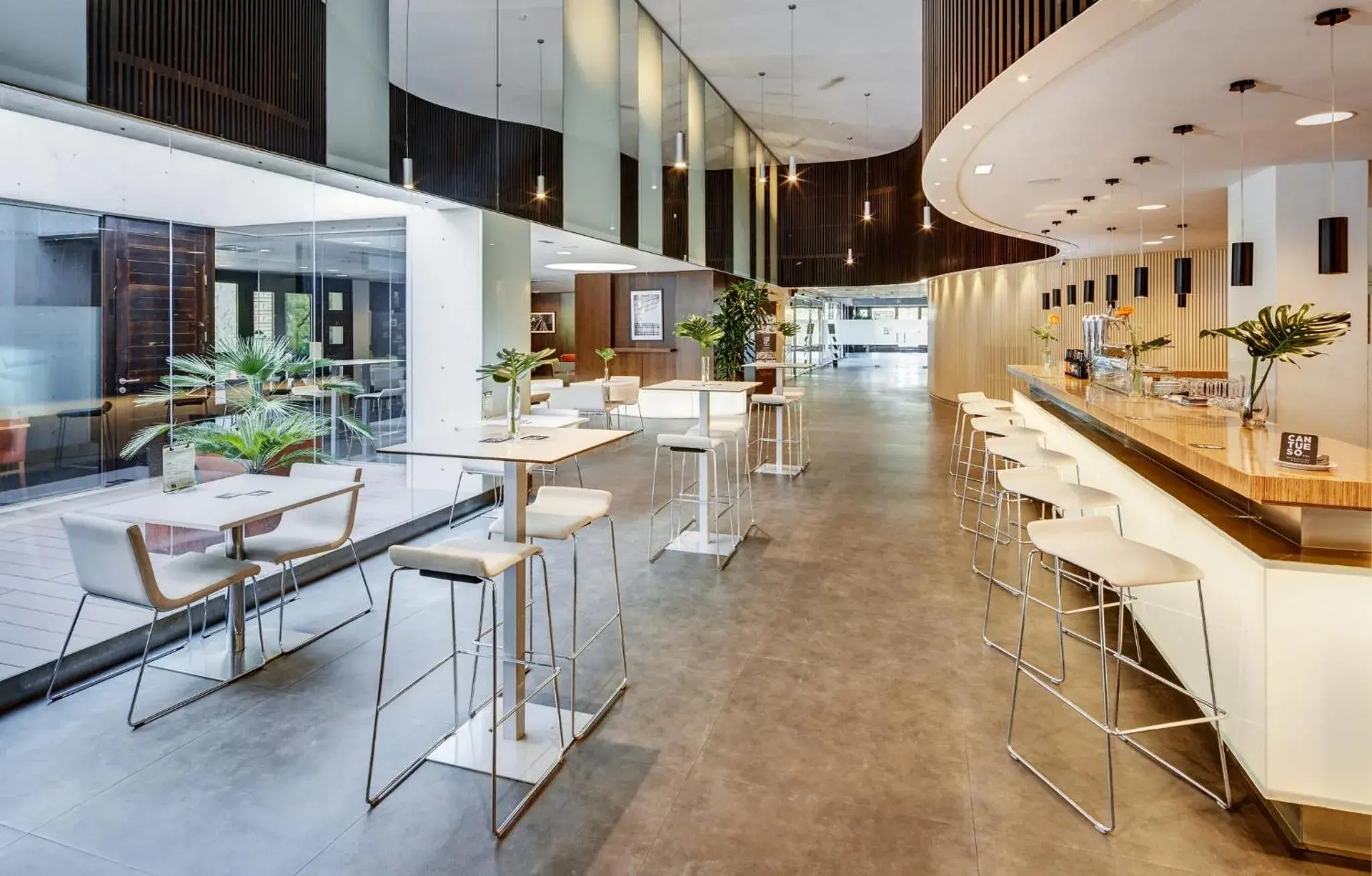 Lounge or bar in Sercotel Gran Hotel Zurbarán Lounge or bar in Sercotel Gran Hotel Zurbarán