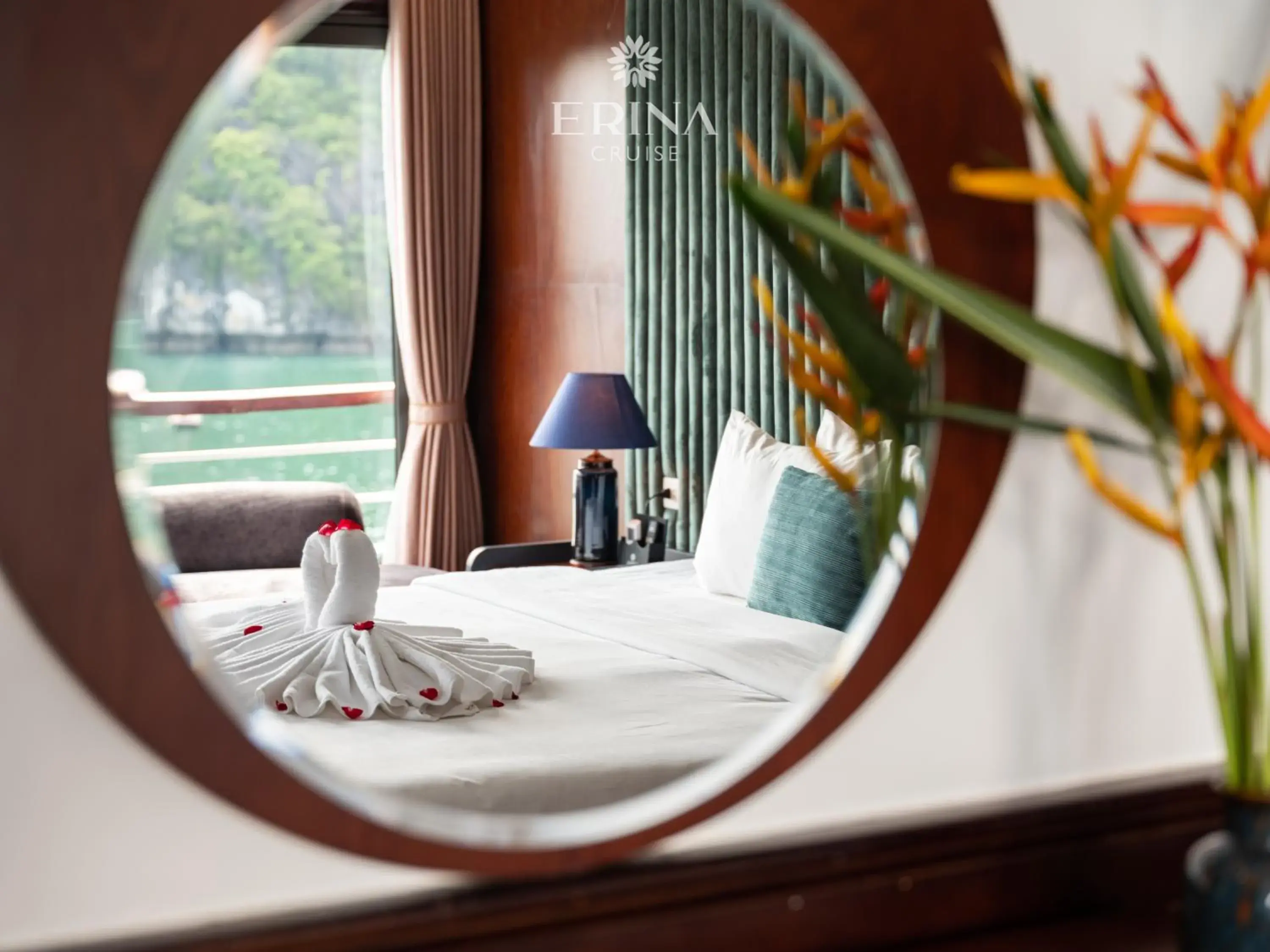 Bed in Erina Cruise by HAG Bed in Erina Cruise by HAG