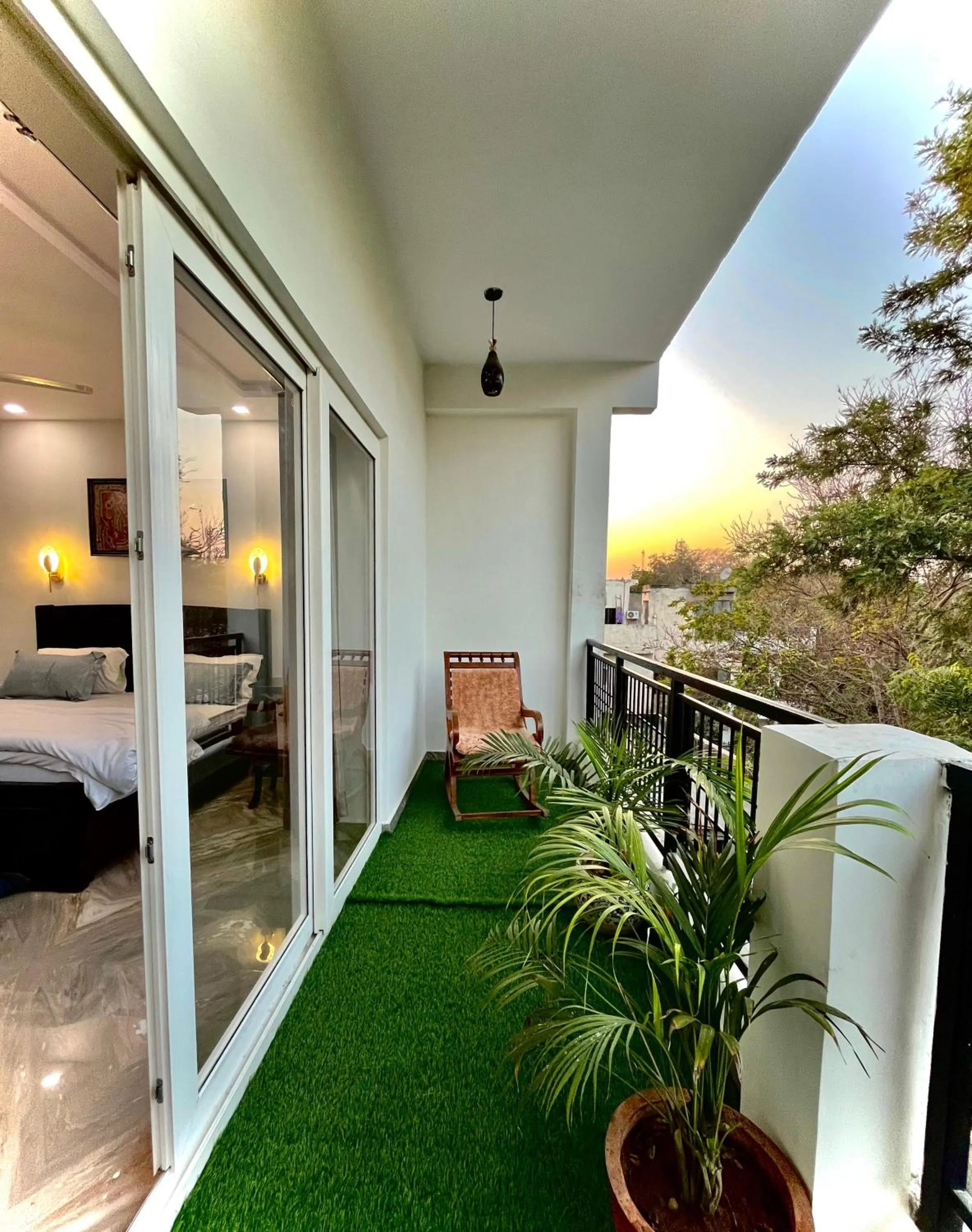 Balcony/Terrace, Bed in Alibaba’s Indiana Homestay