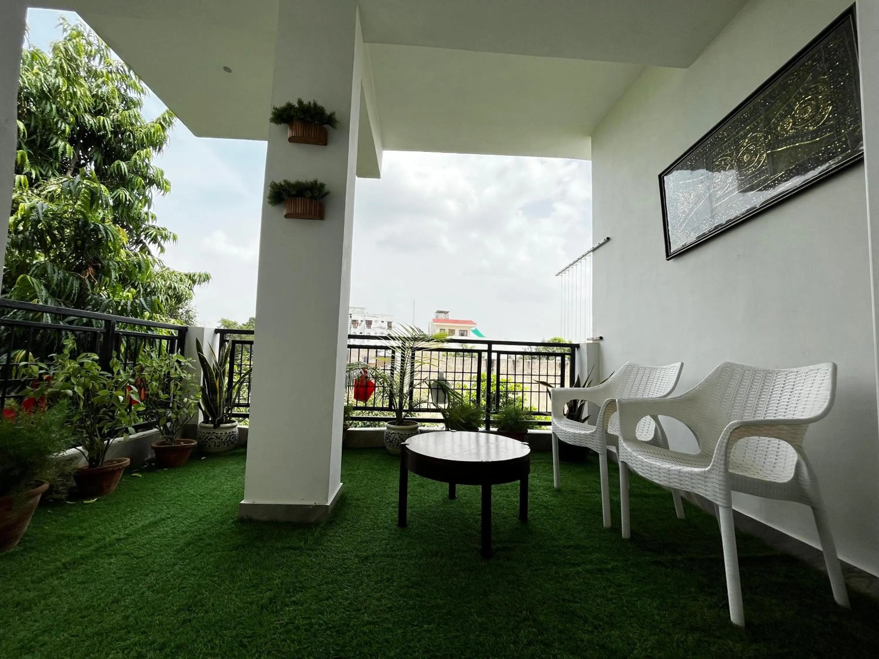 Balcony/Terrace in Alibaba’s Indiana Homestay