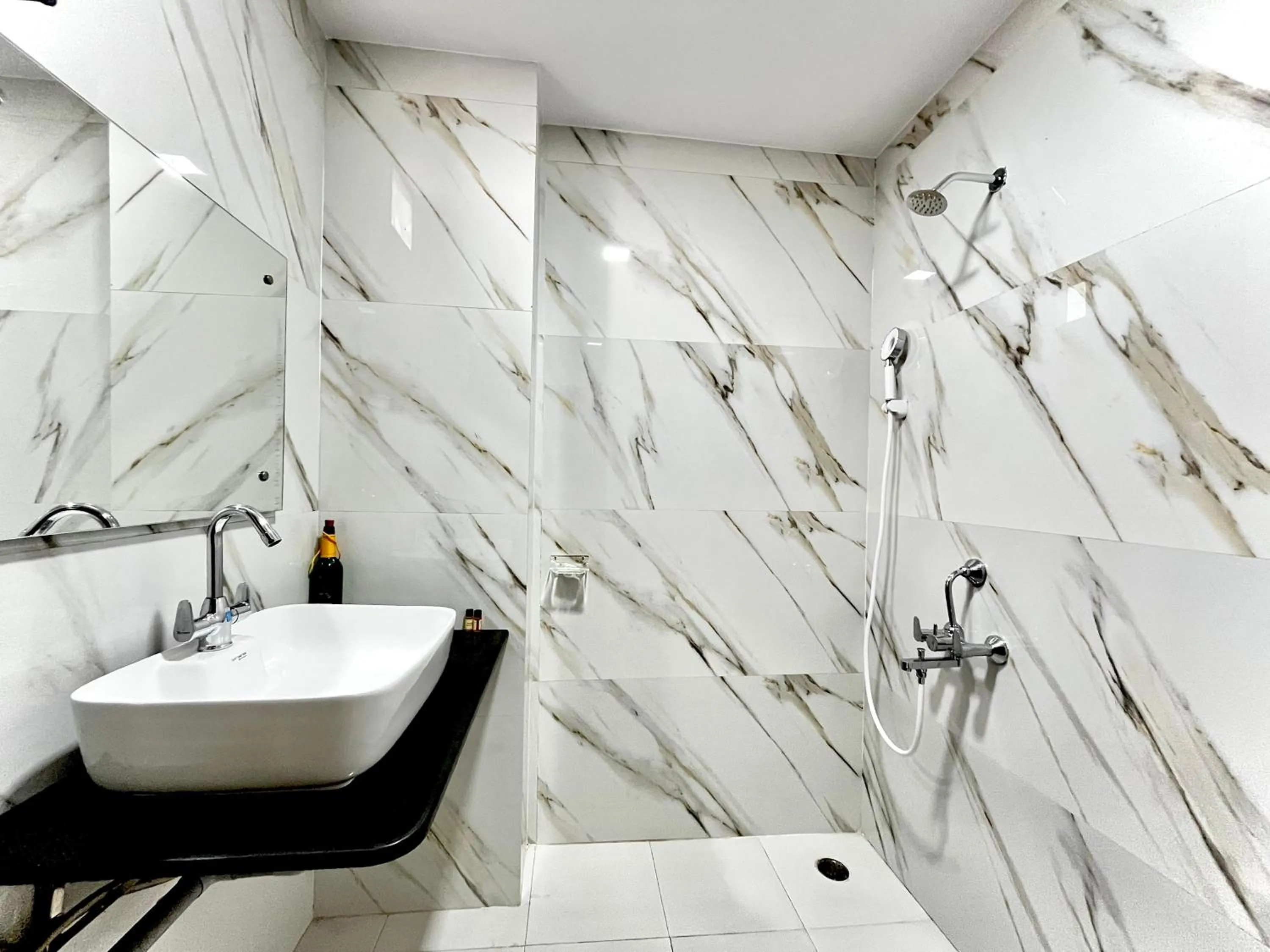 Bathroom in Alibaba’s Indiana Homestay