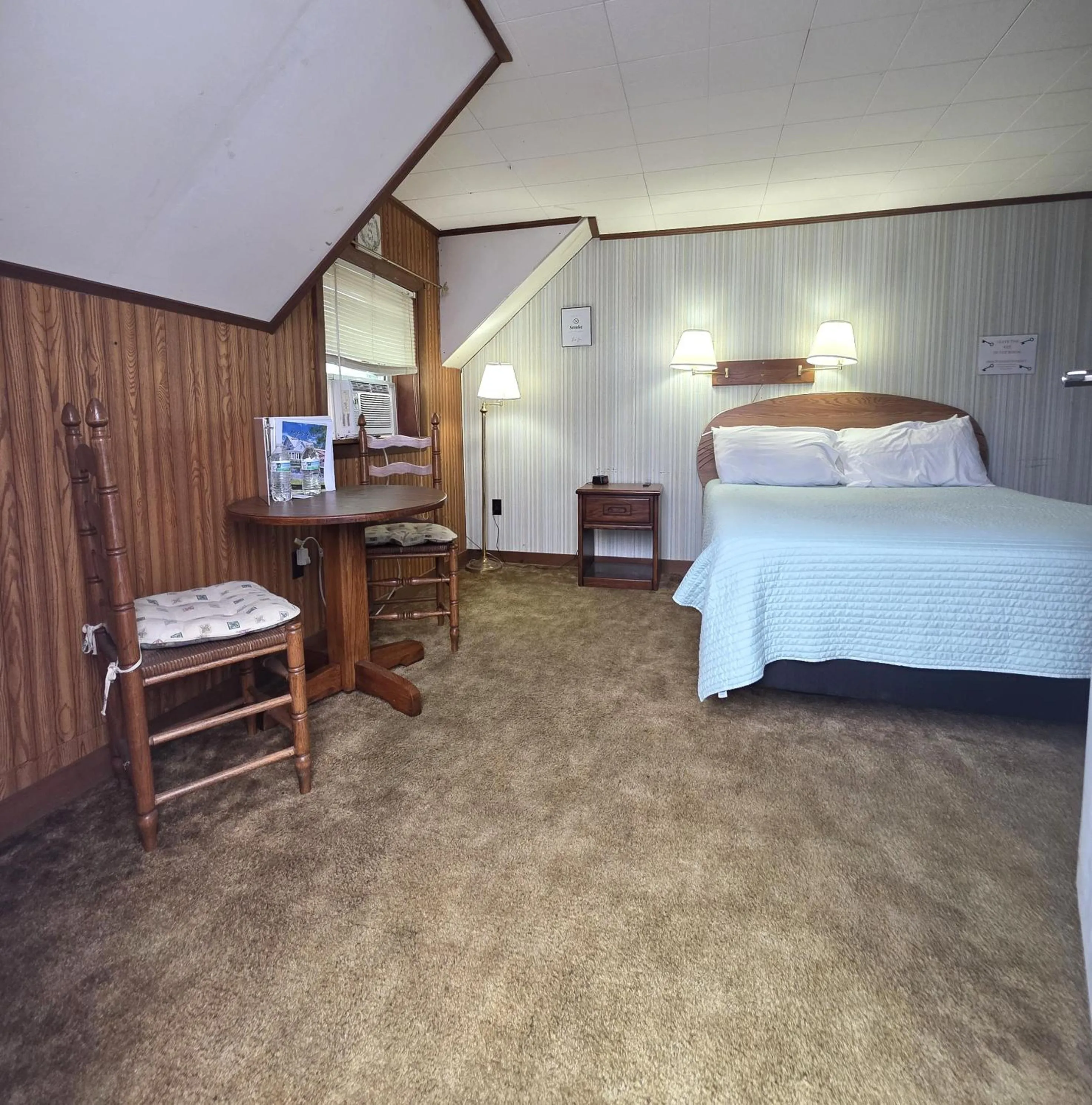 Bed in Bingham Motor Inn