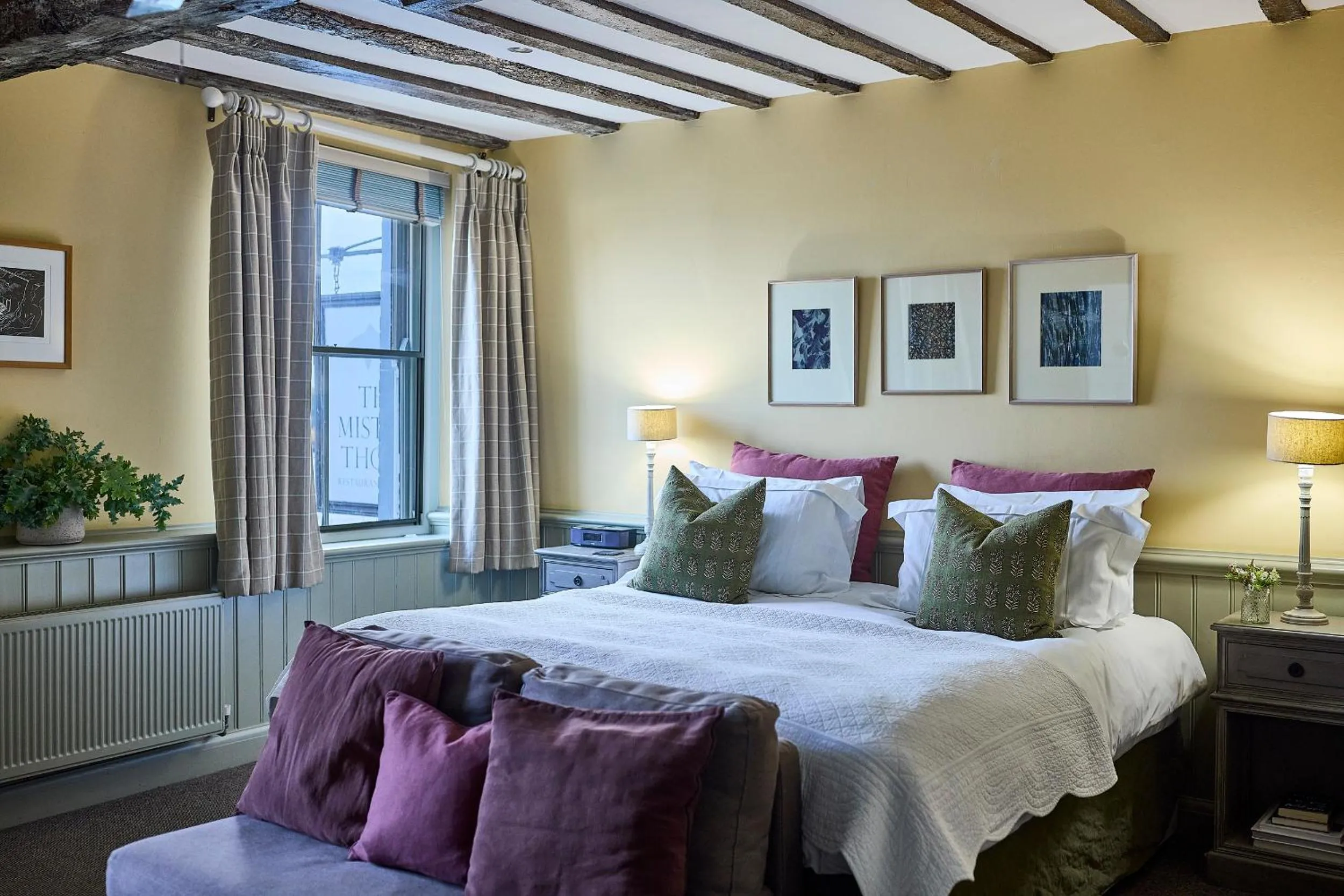 Bed in The Mistley Thorn