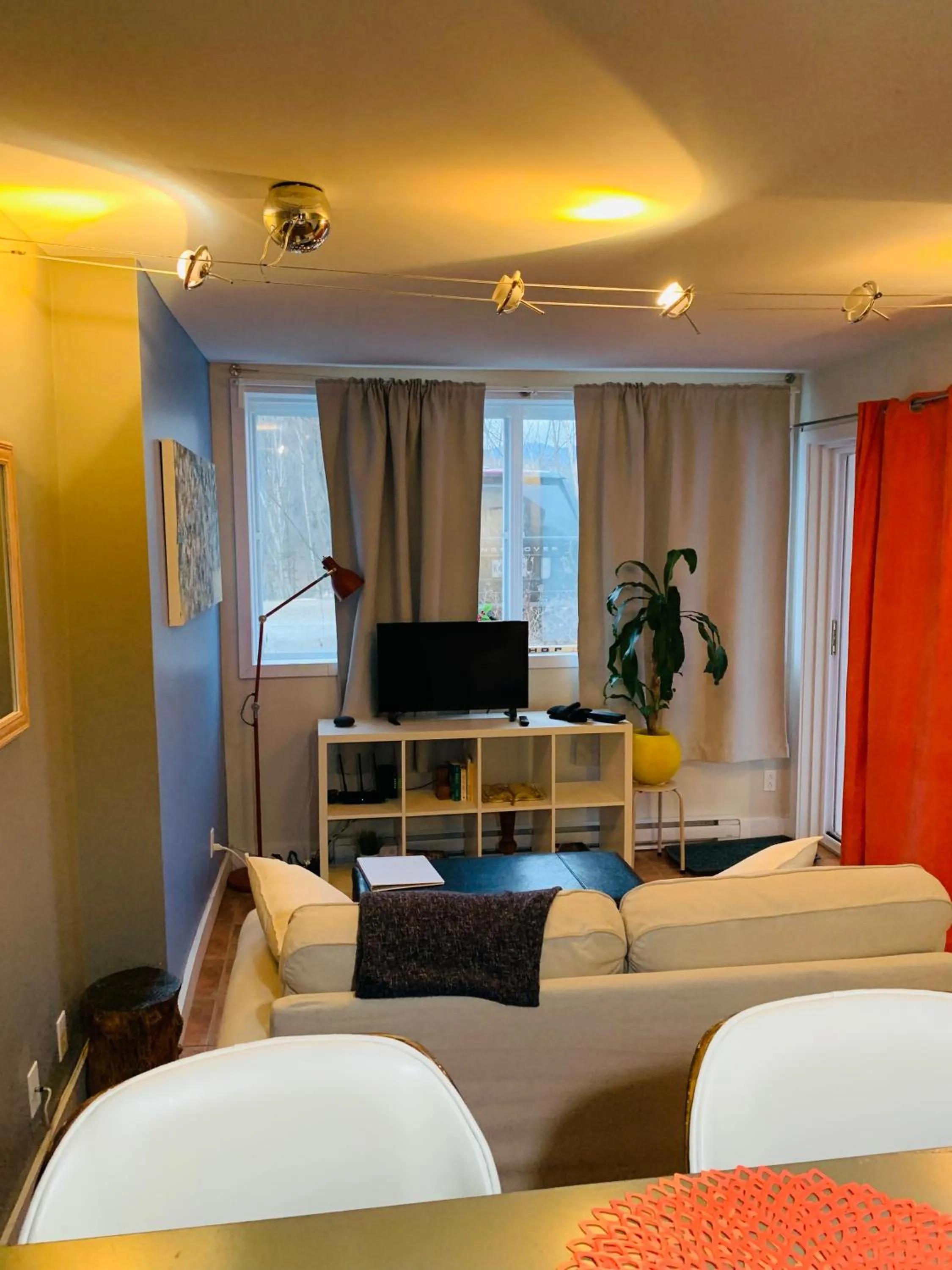 fully equiped Condo, pool and Spa only in summer