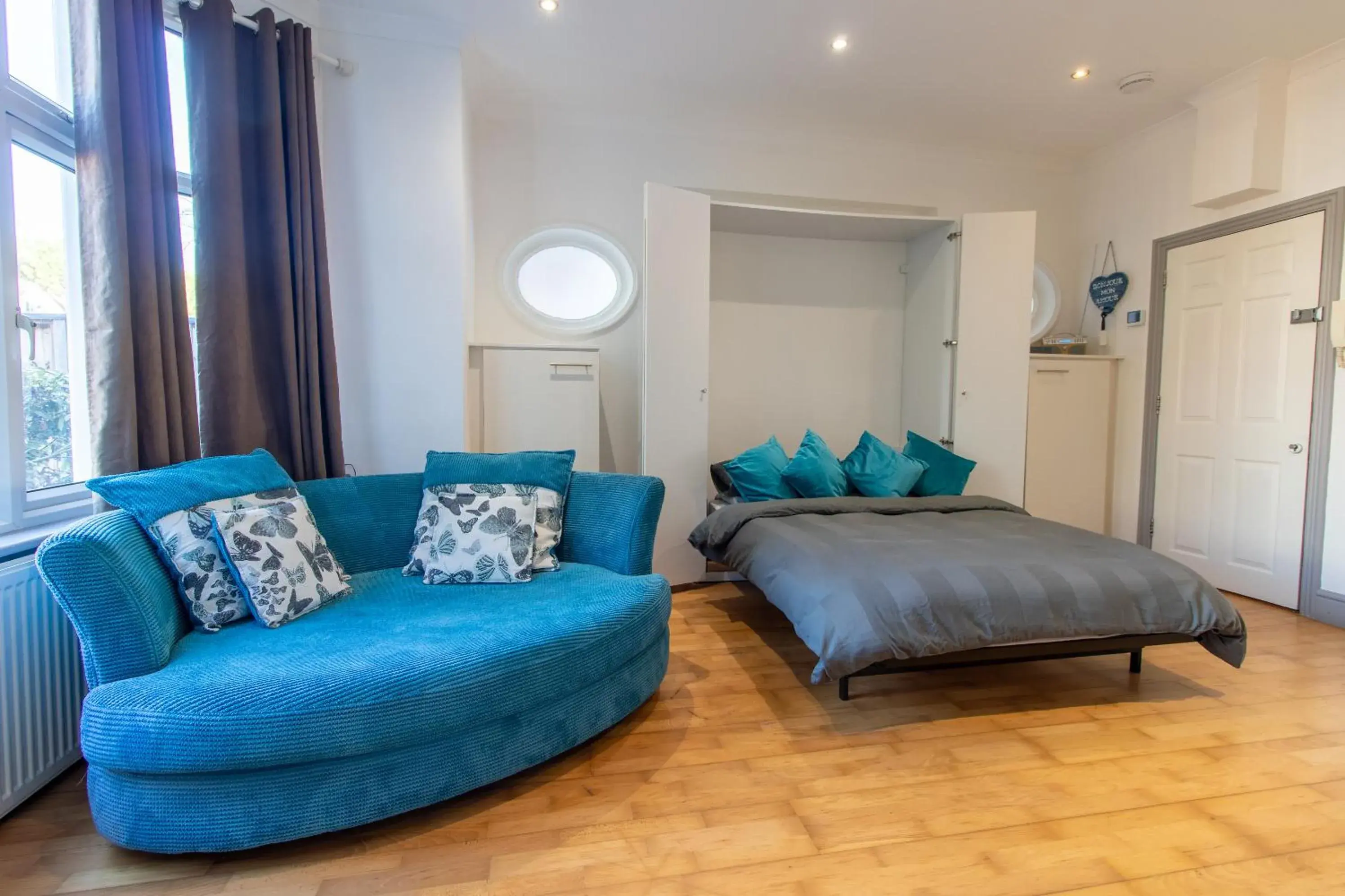 Spacious and light flat in Clapham Spacious and light flat in Clapham