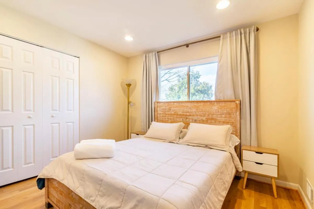 Bed in 5 bedrooms with 4 Full Bath Fire Pit BBQ and Plush Amen on 1 2 acre