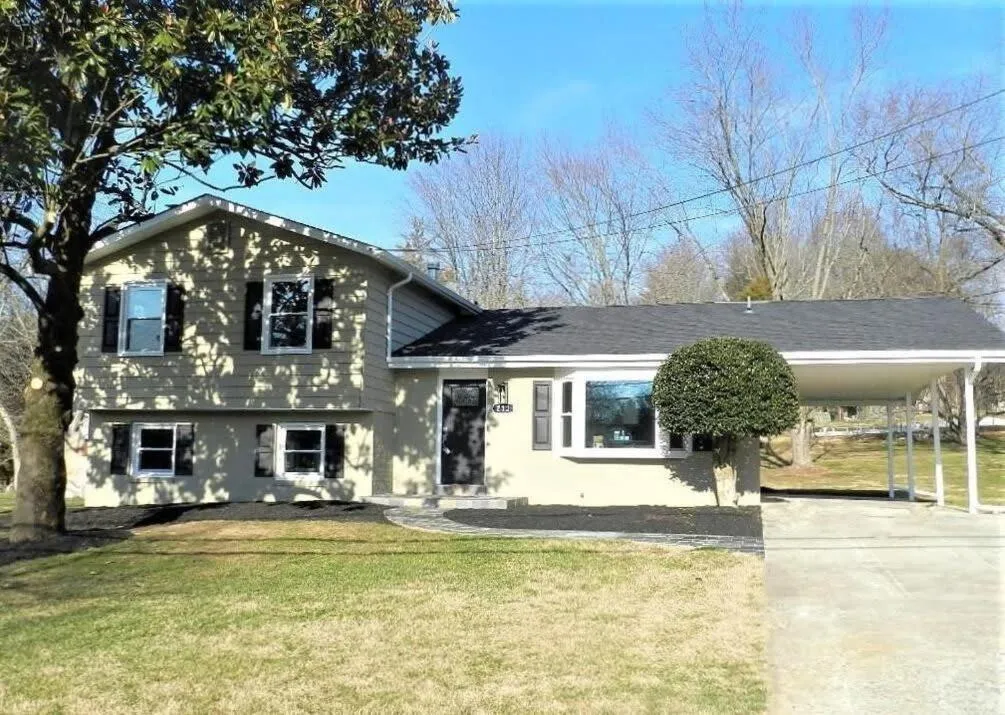 5 bedrooms with 4 Full Bath Fire Pit BBQ and Plush Amen on 1 2 acre