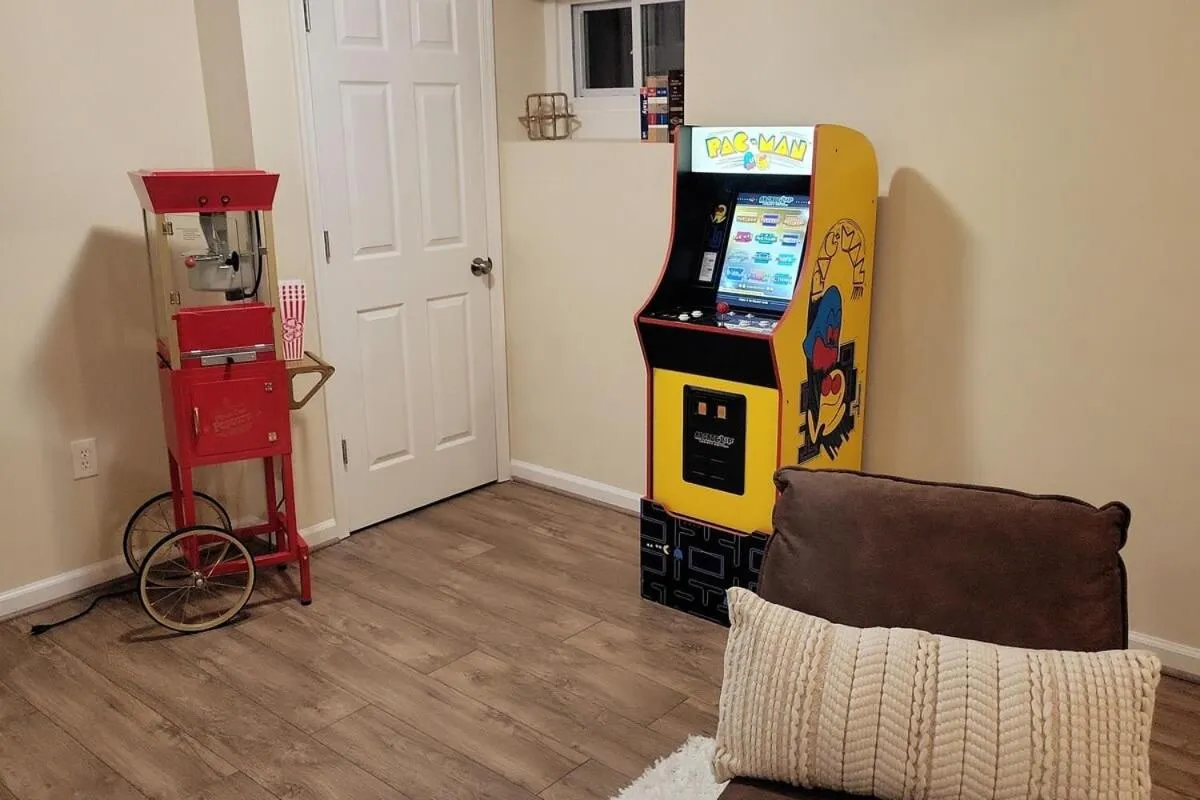 5 bedrooms with 4 Full Bath Fire Pit BBQ and Plush Amen on 1 2 acre