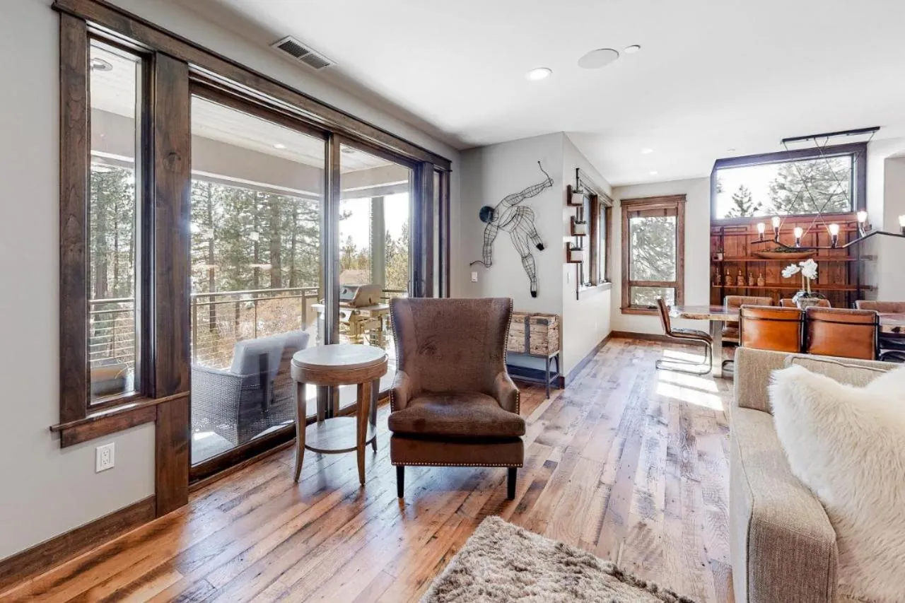 Dining area in Gondola Vista Luxury Villas by Ski Heavenly & Beaches