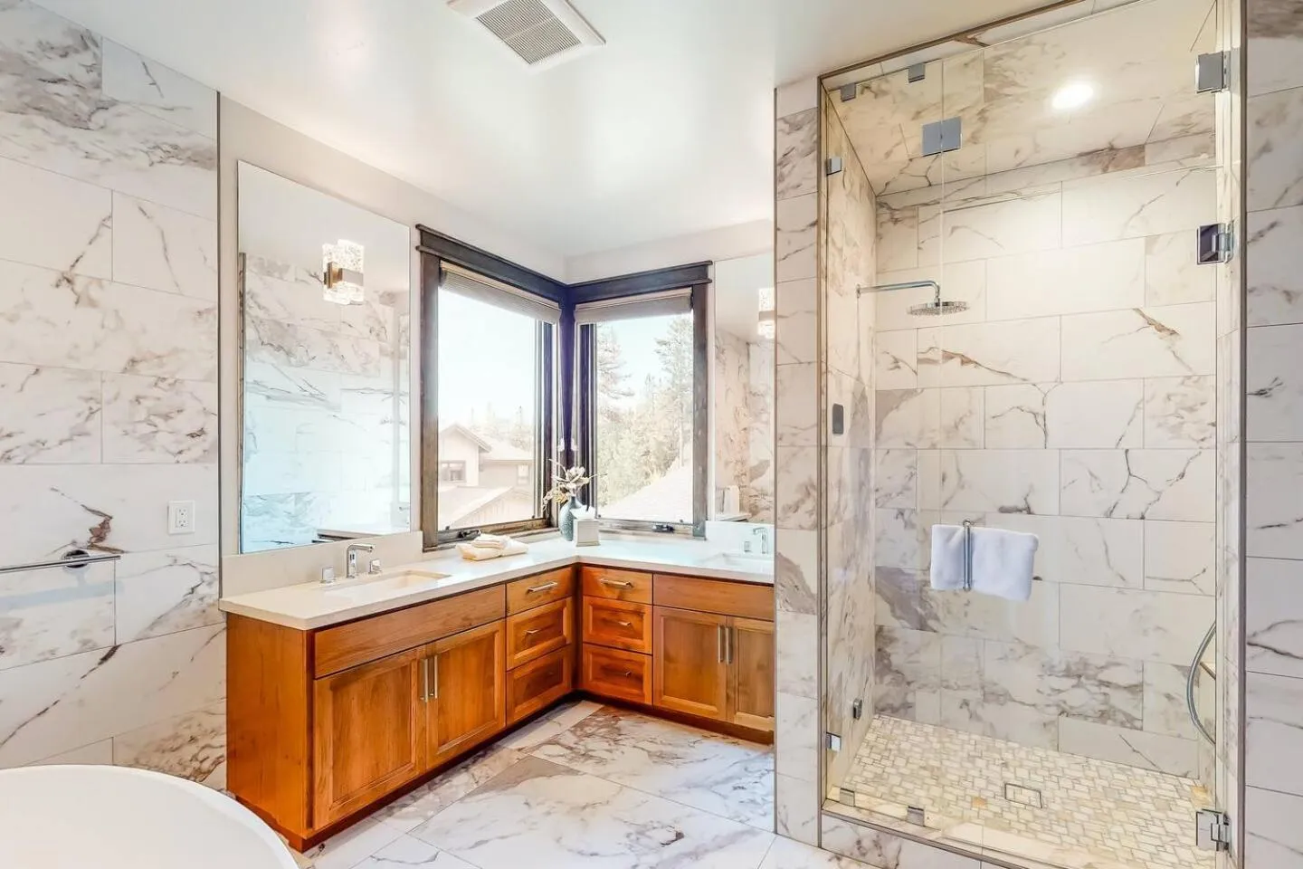 Shower in Gondola Vista Luxury Villas by Ski Heavenly & Beaches