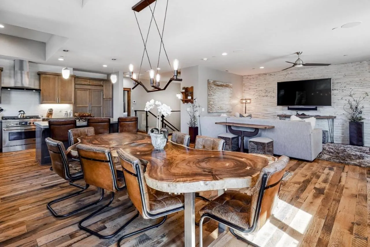 Kitchen or kitchenette in Gondola Vista Luxury Villas by Ski Heavenly & Beaches