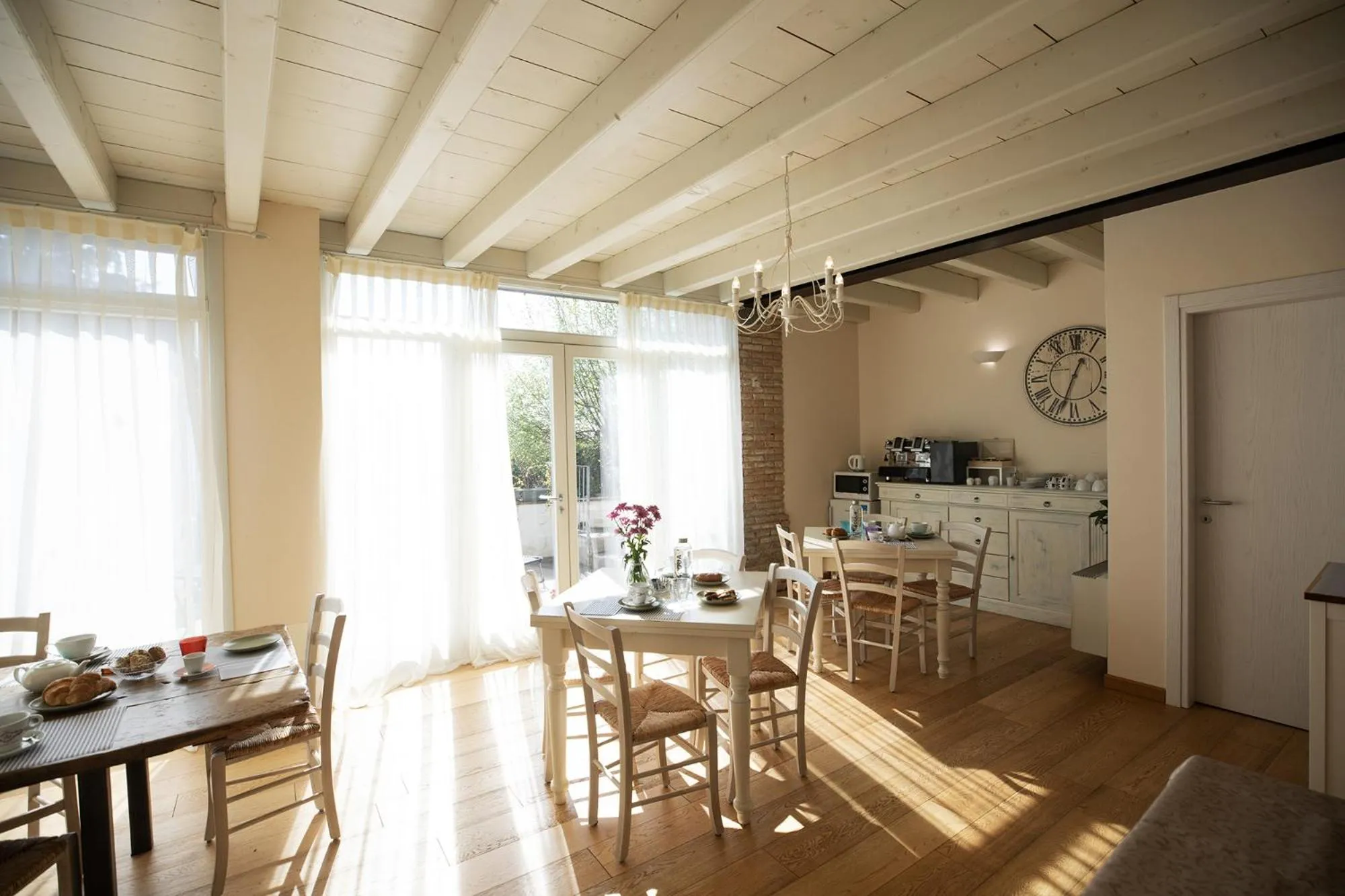 Restaurant/places to eat in Relais La Rocca Solferino