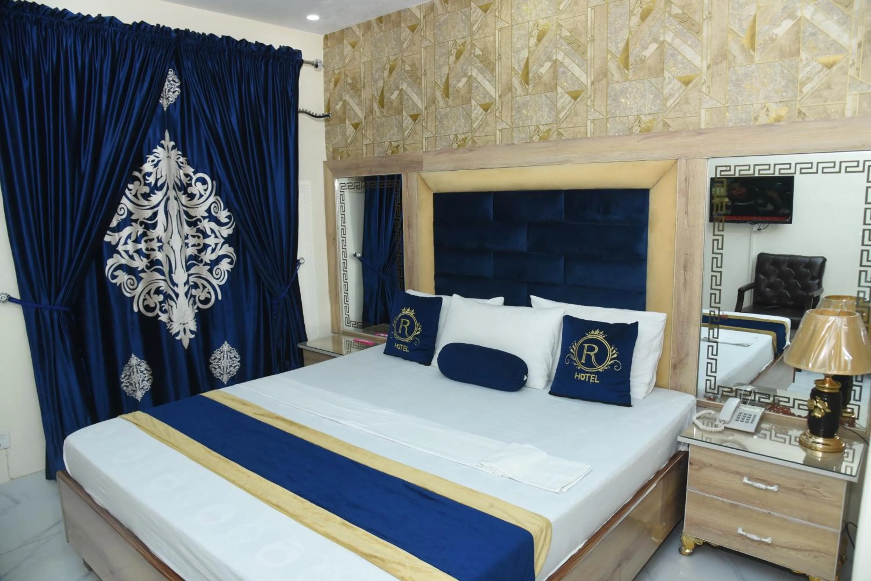 Bedroom, Bed in Hotel new royal palace