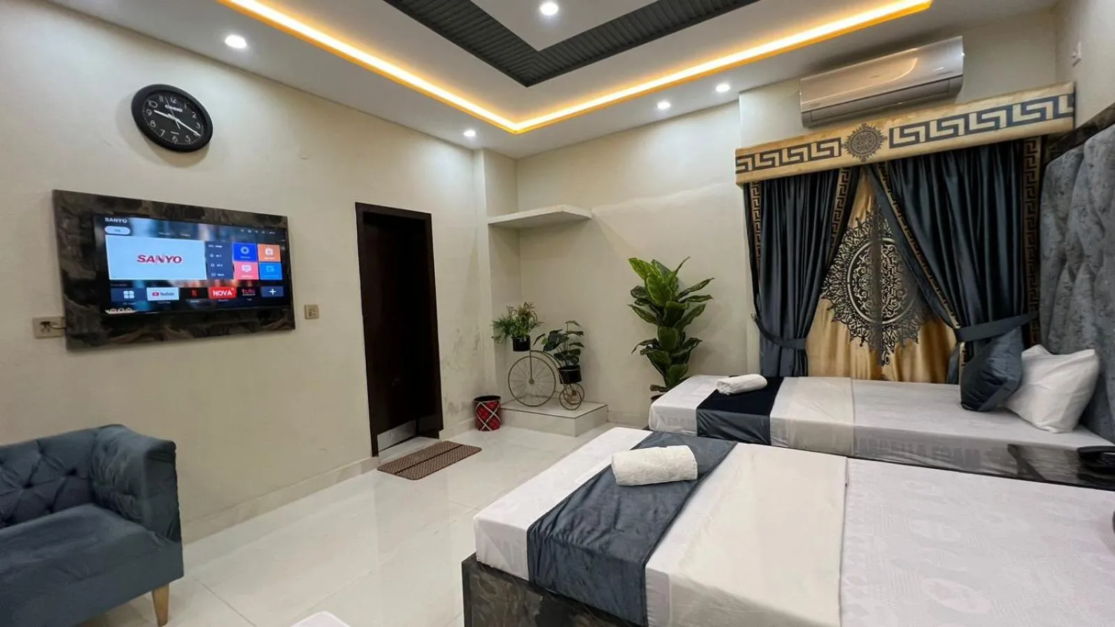 Bedroom, Bed in Hotel new royal palace