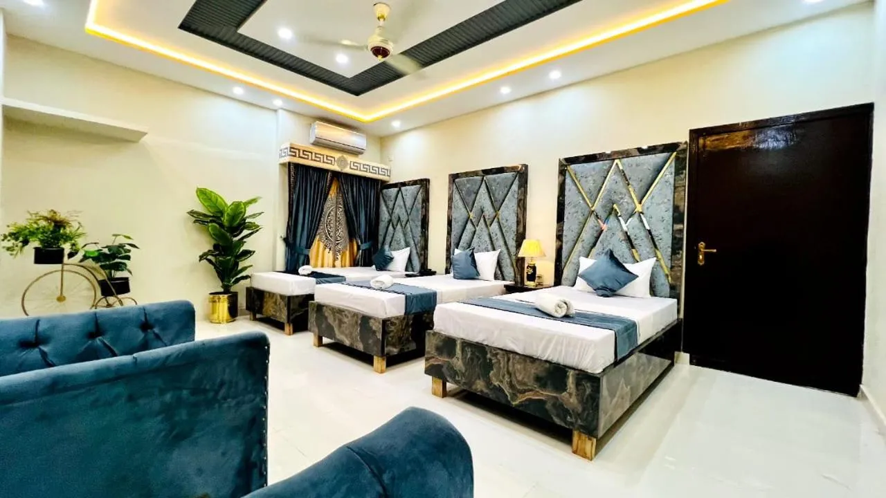 Hotel new royal palace