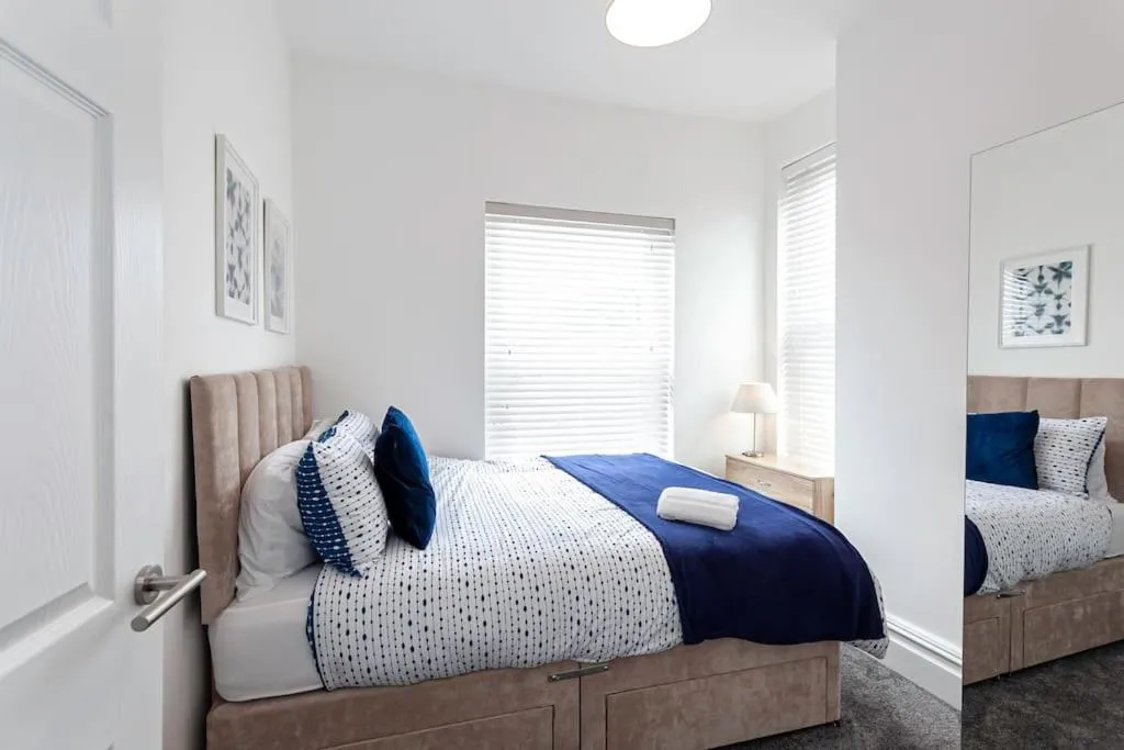 Bed in Spacious Comfortable house close to Etihad+parking