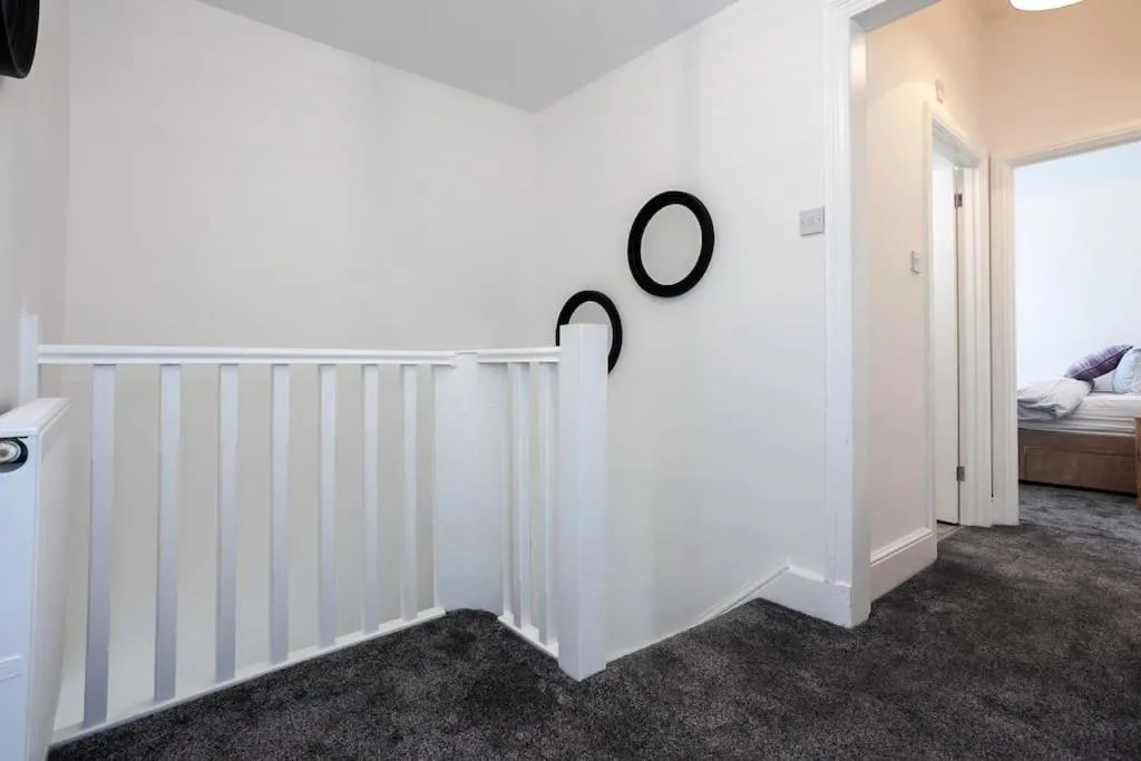 Bed in Spacious Comfortable house close to Etihad+parking