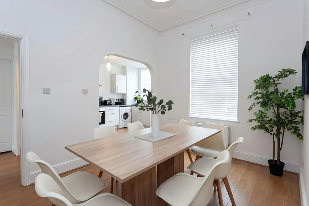 Spacious Comfortable house close to Etihad+parking