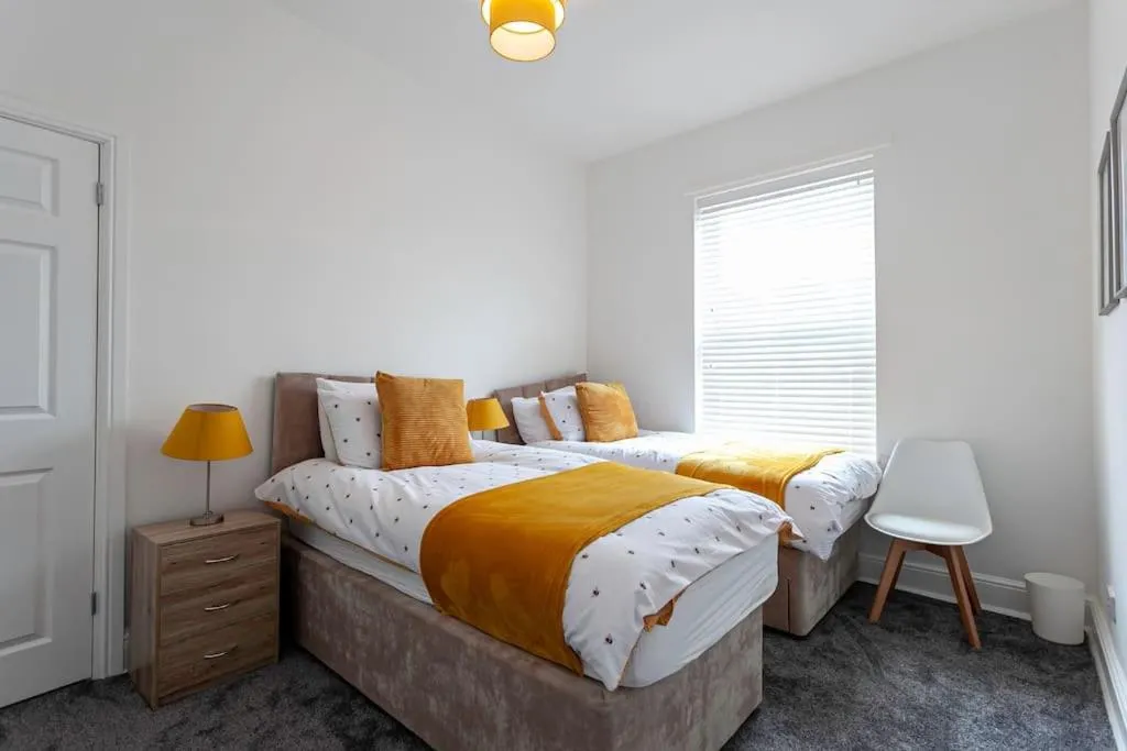 Bed in Spacious Comfortable house close to Etihad+parking