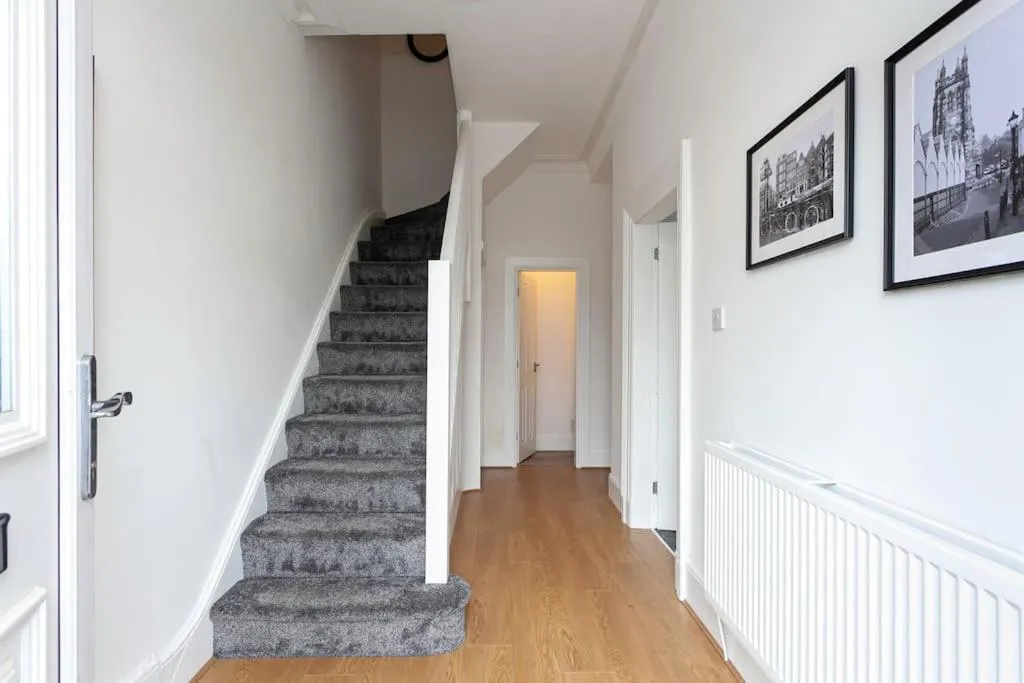 Spacious Comfortable house close to Etihad+parking