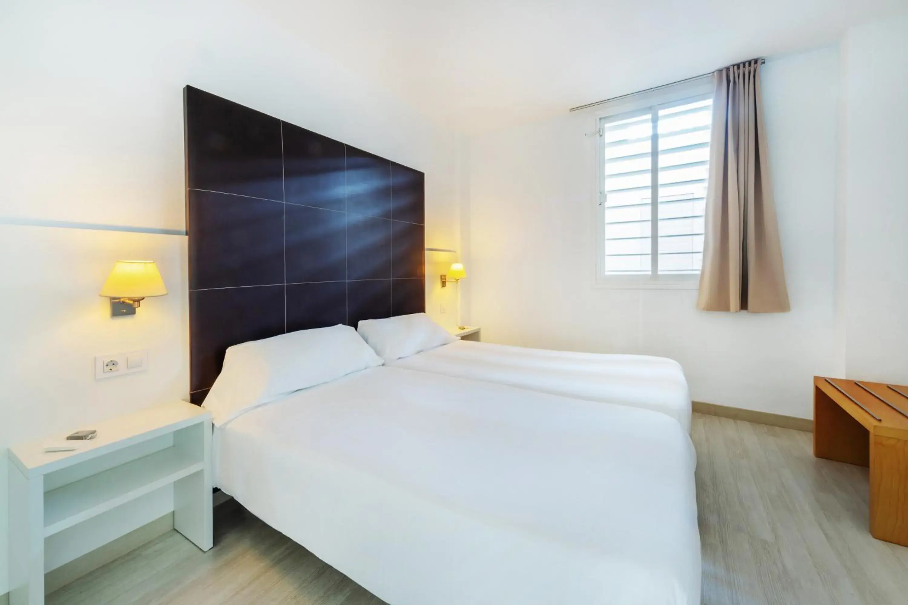 Photo of the whole room, Bed in Club Simó Photo of the whole room, Bed in Club Simó