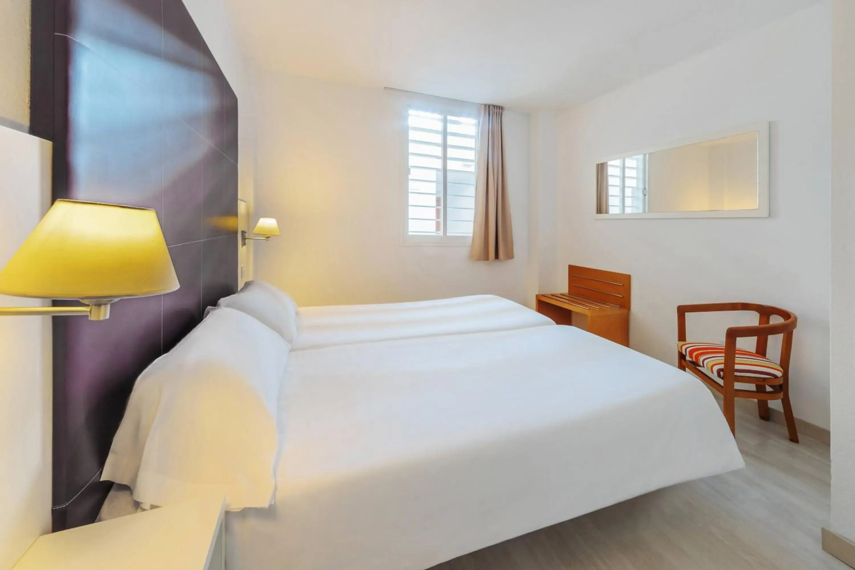 Photo of the whole room, Bed in Club Simó Photo of the whole room, Bed in Club Simó