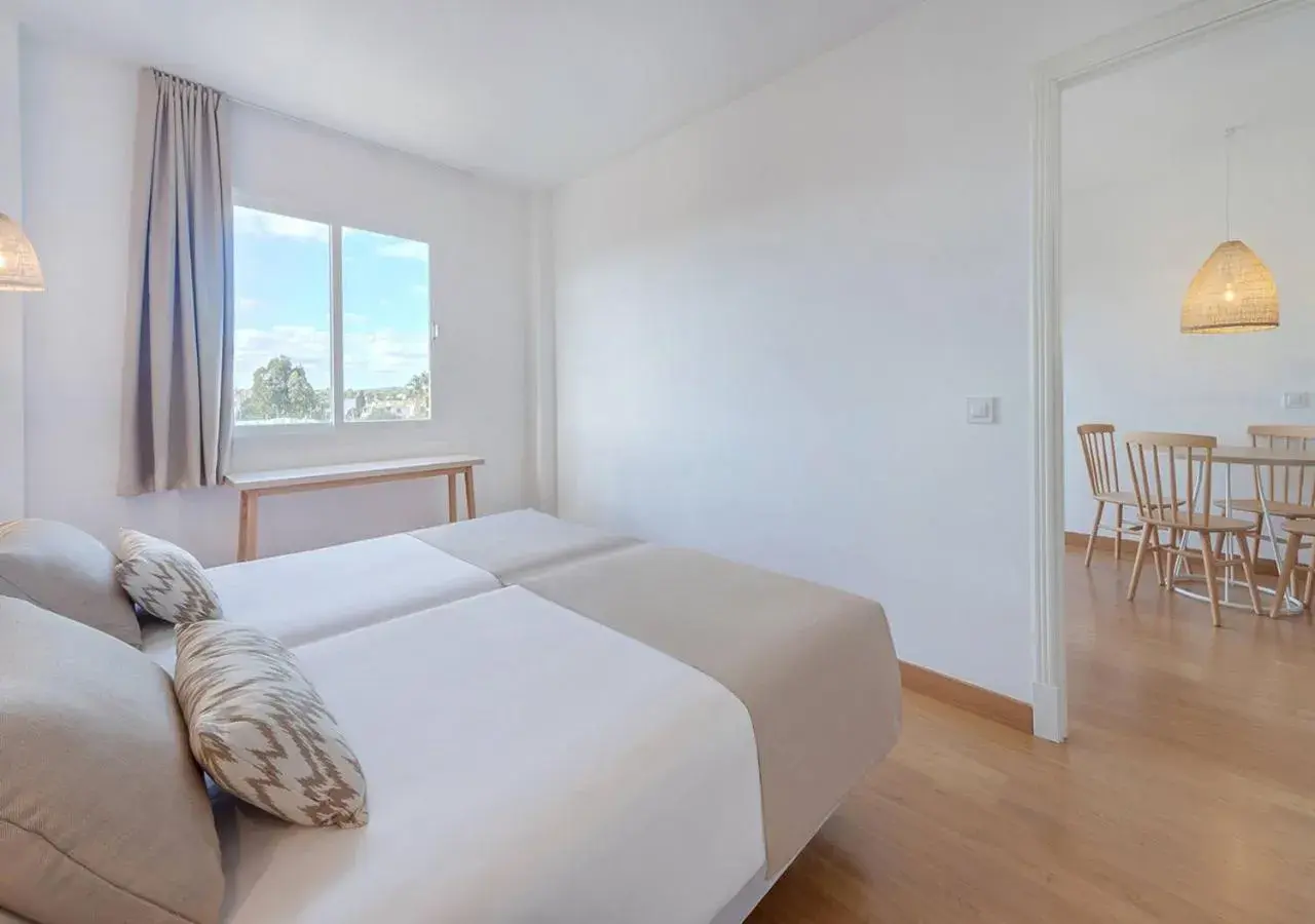 Kitchen or kitchenette, Bed in Club Simó Kitchen or kitchenette, Bed in Club Simó