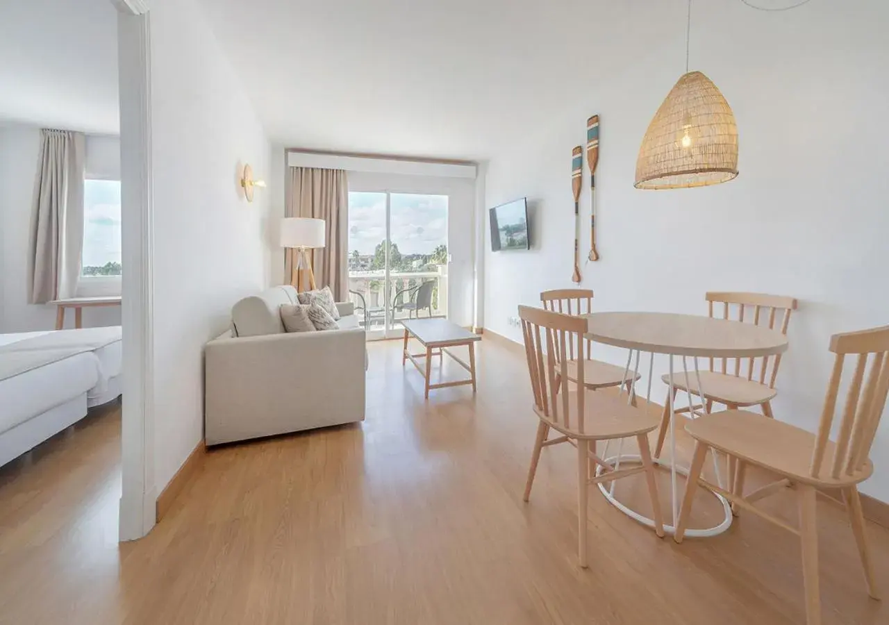 TV and multimedia, Bed in Club Simó TV and multimedia, Bed in Club Simó