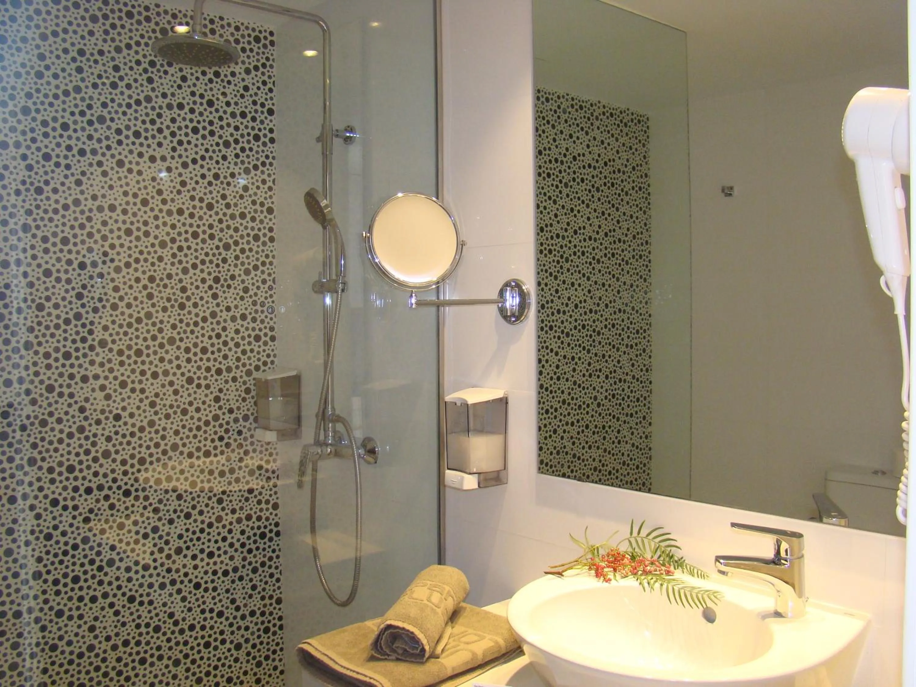 Shower in Club Simó