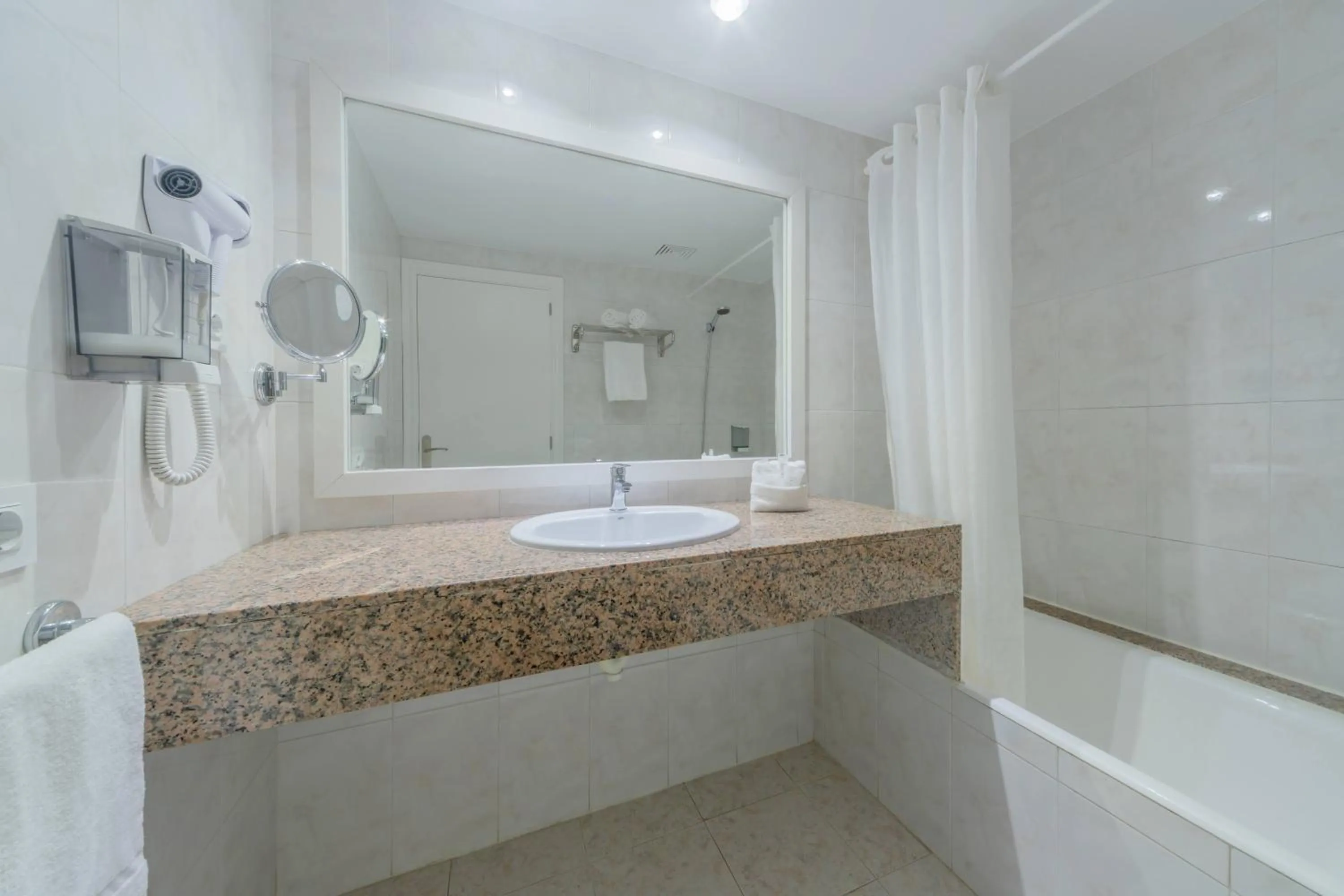 Bathroom in Club Simó