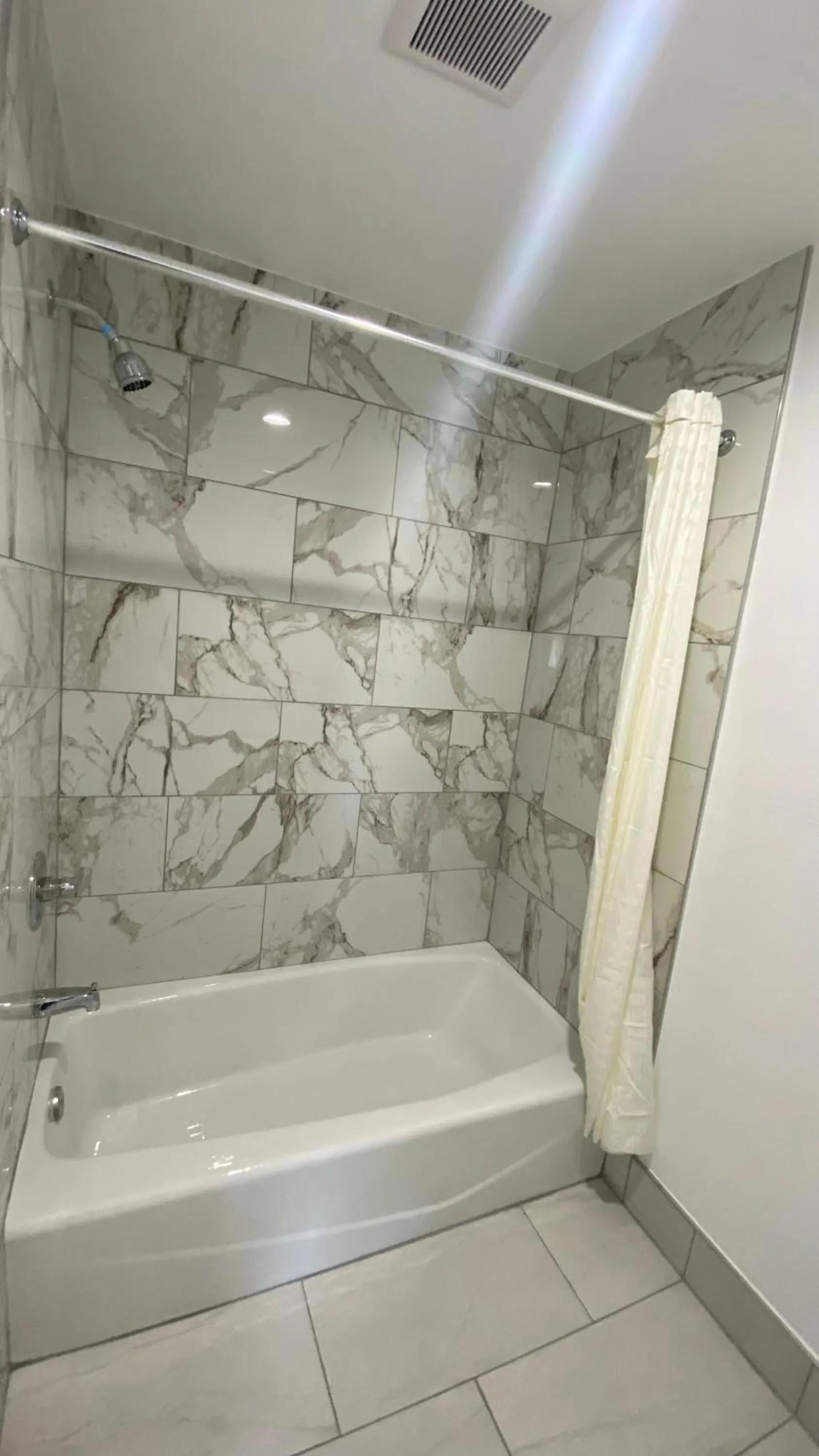 Shower in Plaza Inn Motel - Los Angeles area